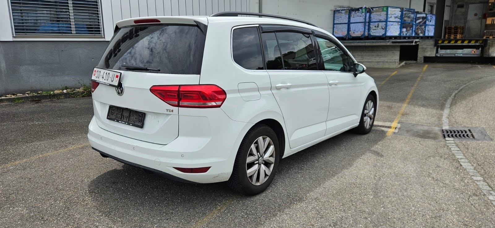 VW Touran 1.6 TDI BlueMotion Technology Trendline DSG-image-2