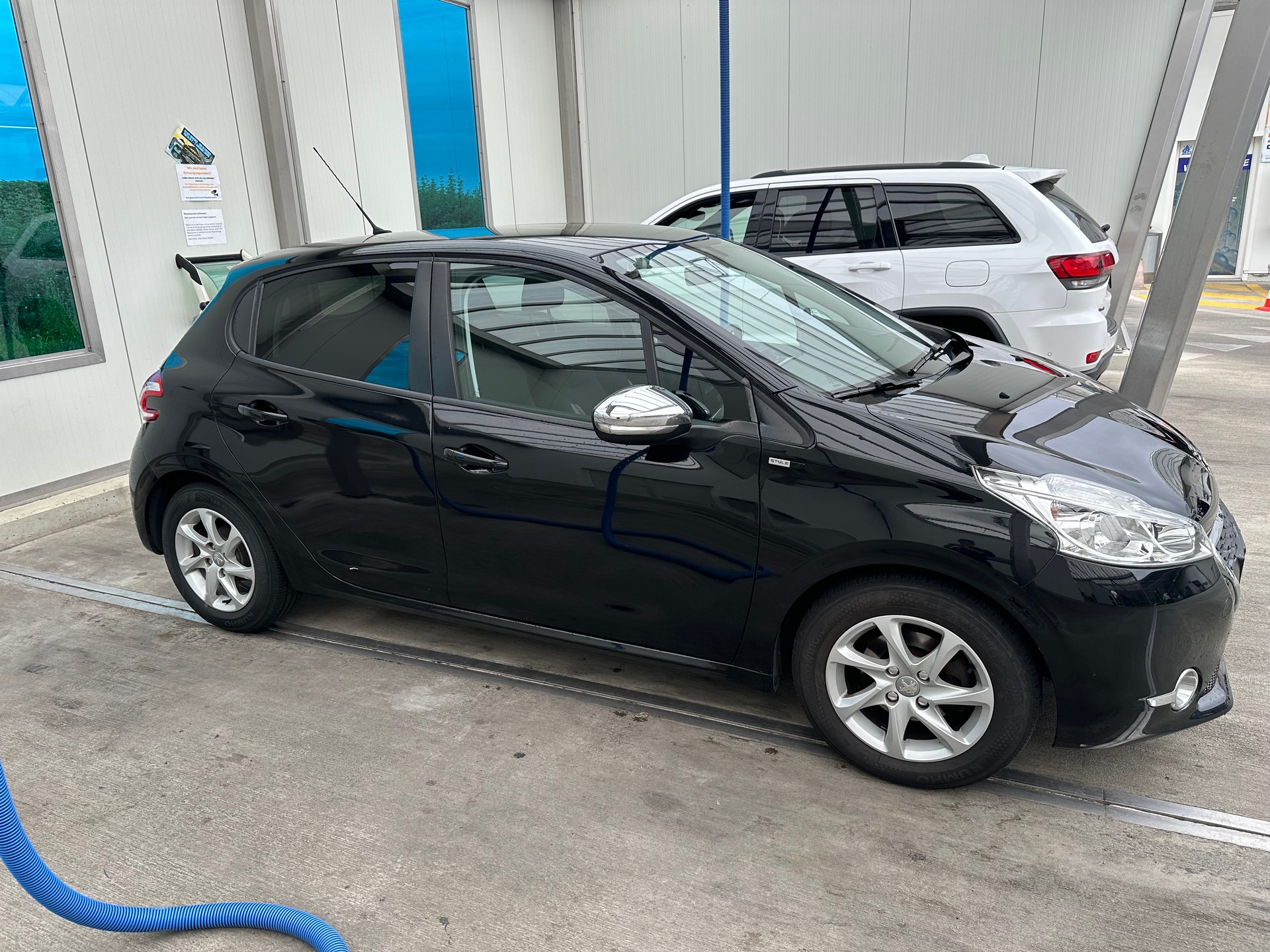 PEUGEOT 1.2 PureTech Style-image-3