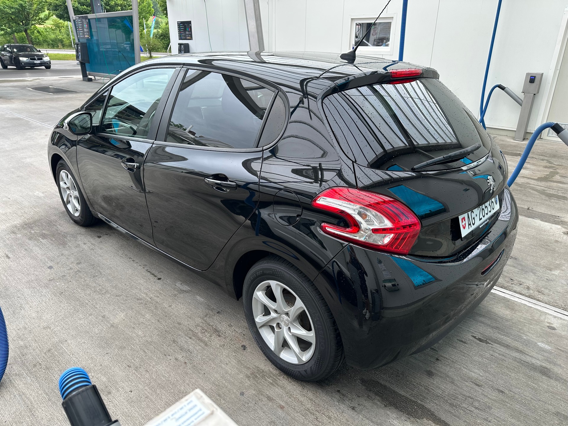 PEUGEOT 1.2 PureTech Style-image-1