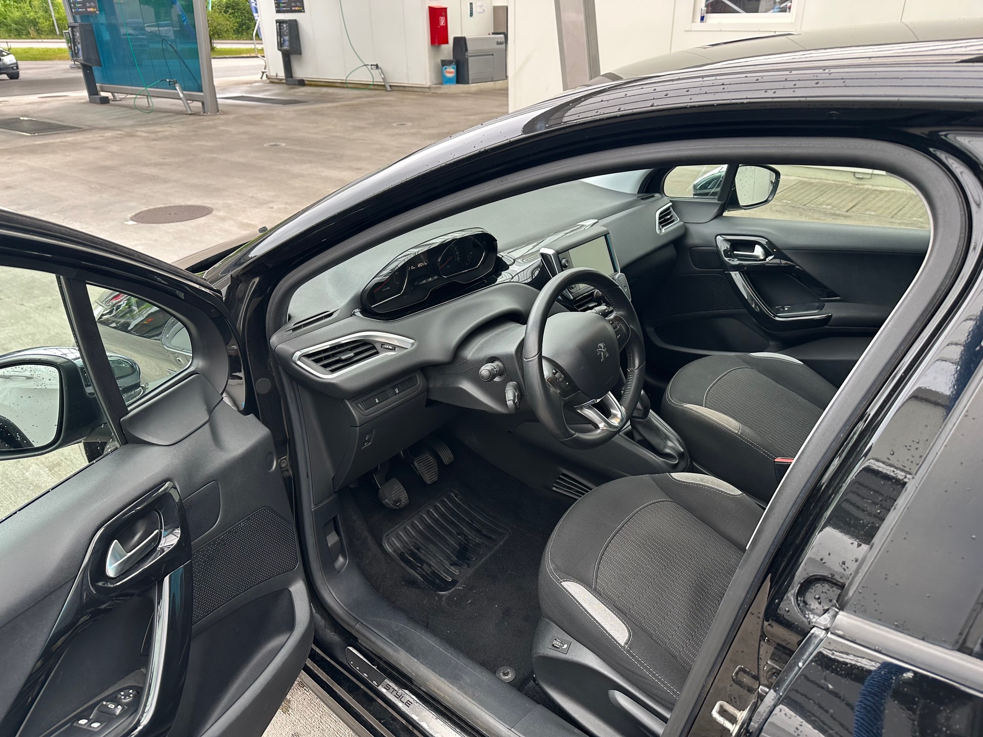 PEUGEOT 1.2 PureTech Style-image-4