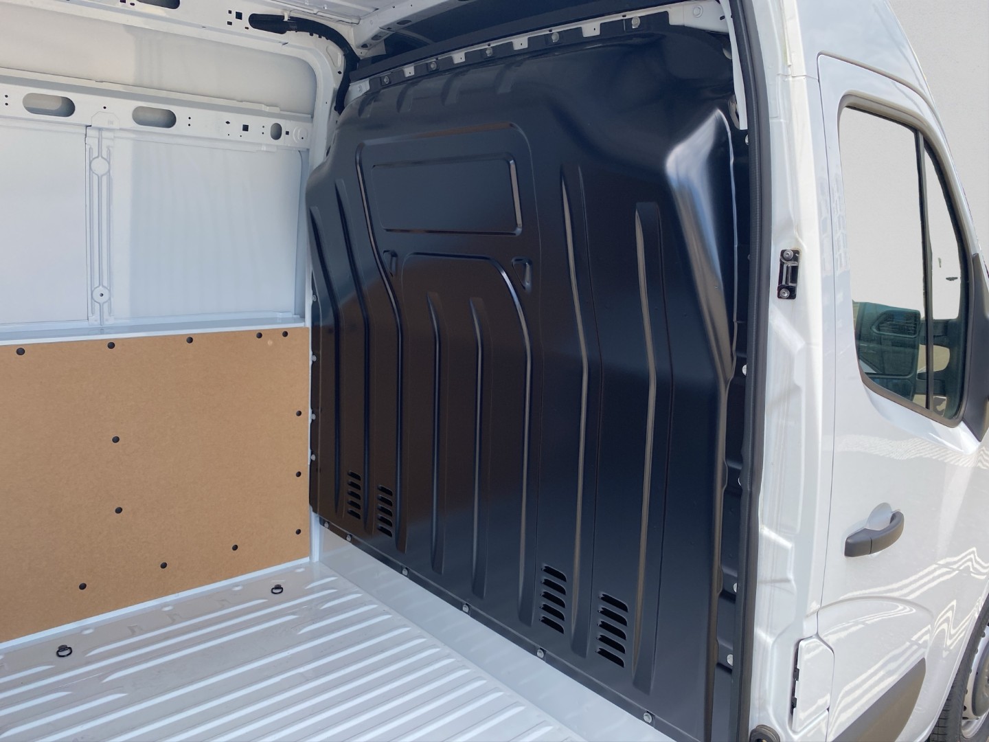 RENAULT Master T35 2.3 Blue dCi 135 L3H2-image-23