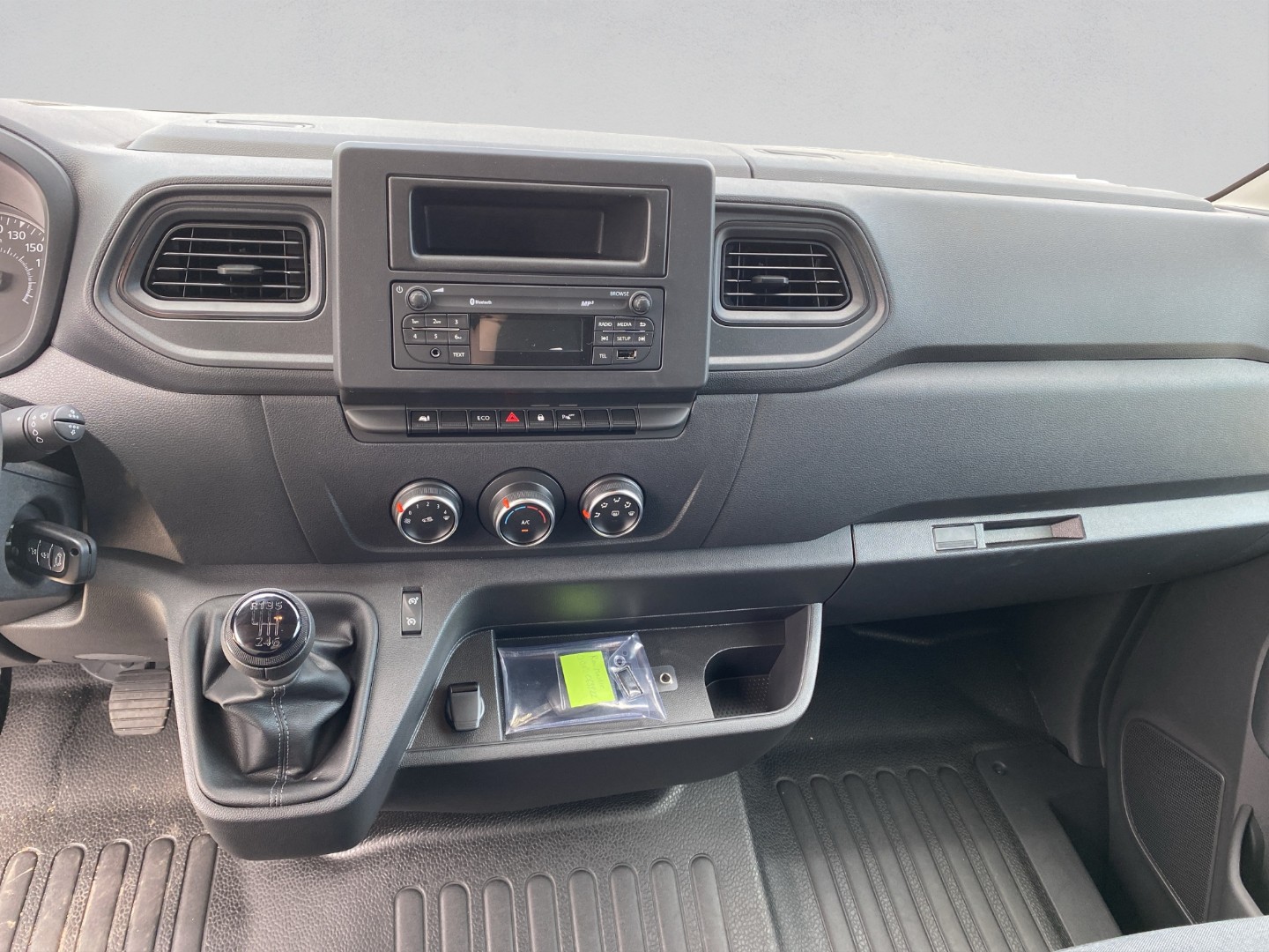 RENAULT Master T35 2.3 Blue dCi 135 L3H2-image-14