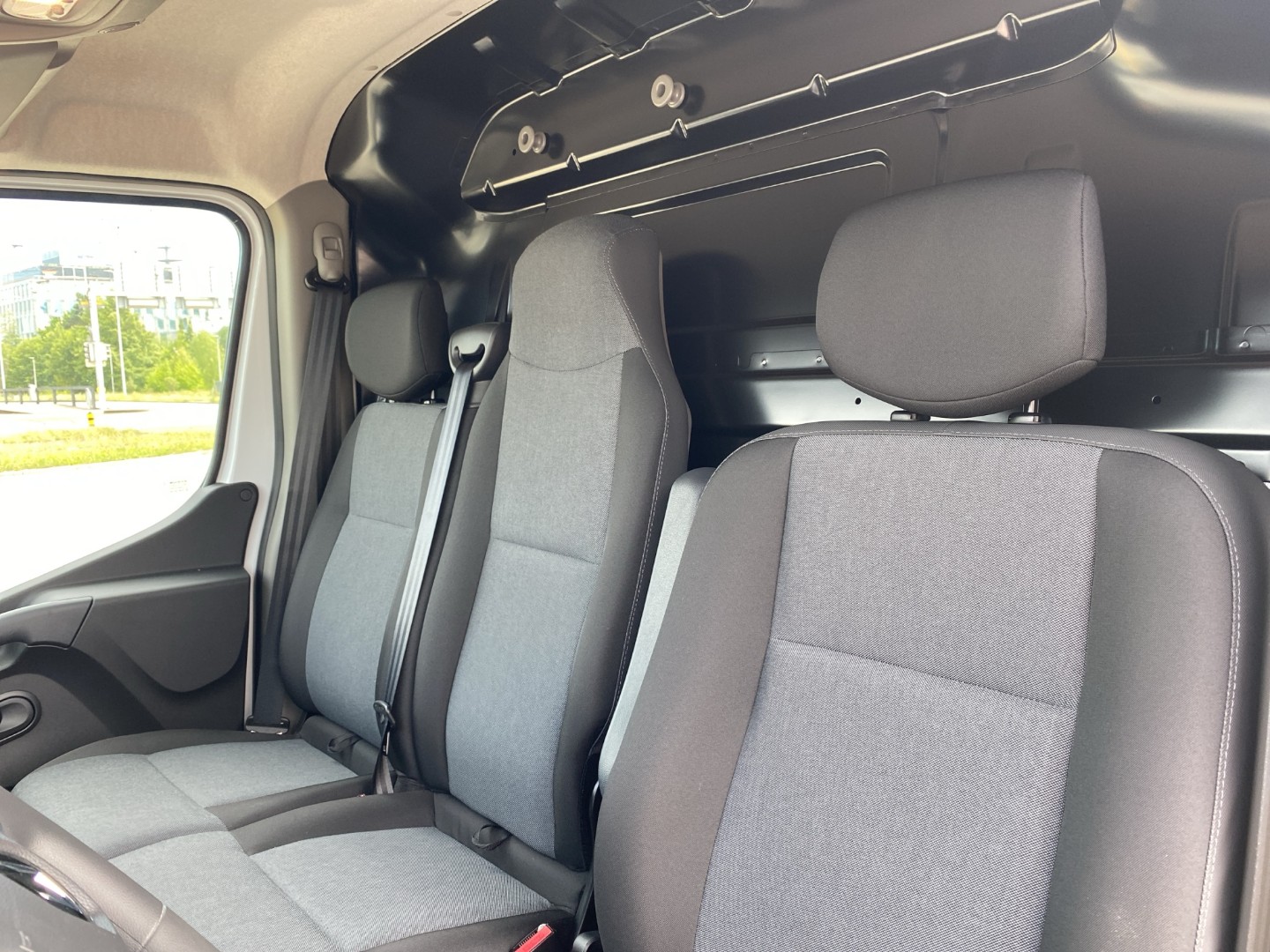 RENAULT Master T35 2.3 Blue dCi 135 L3H2-image-10