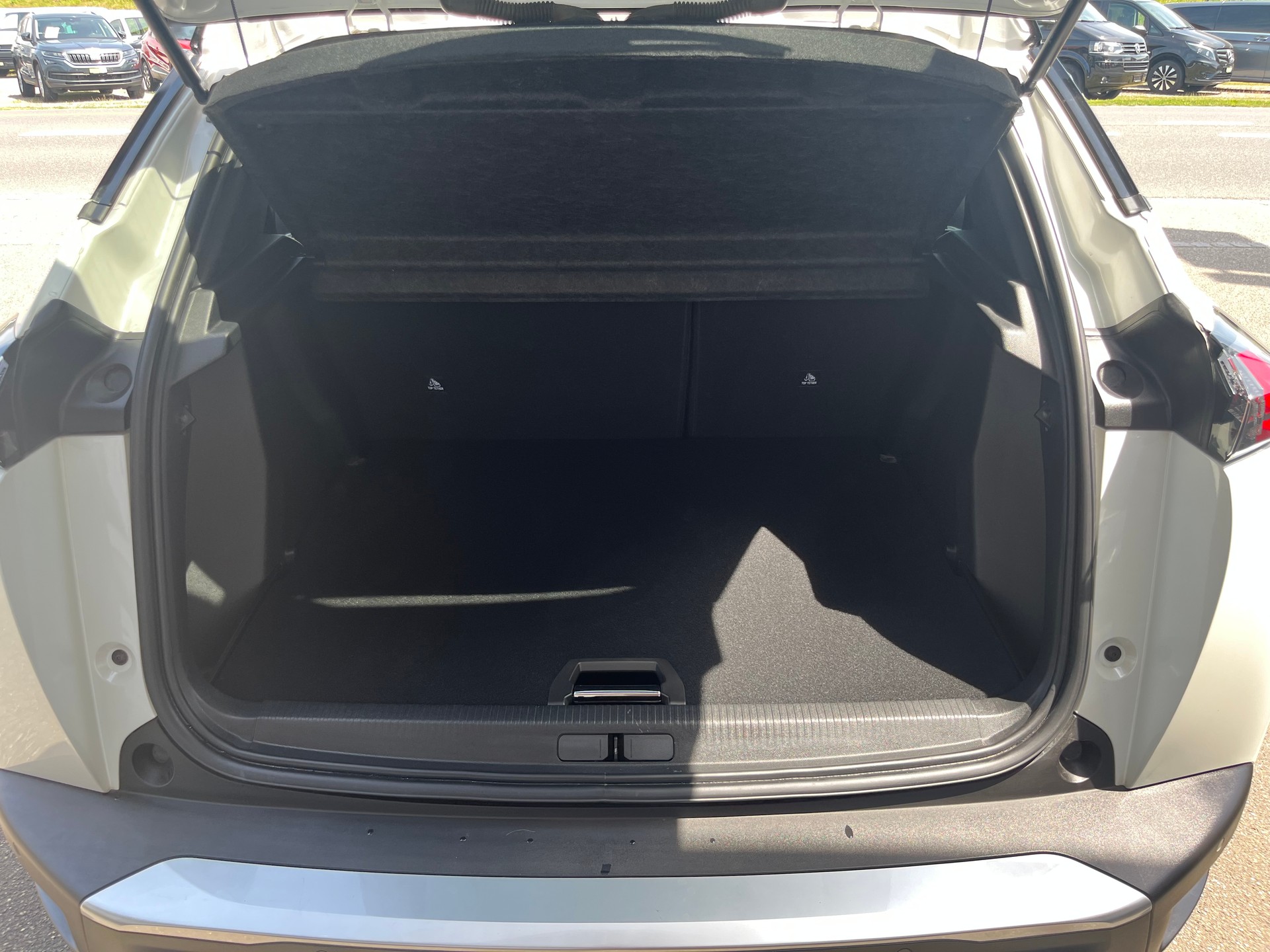 PEUGEOT 2008 1.2 PureTech GT EAT8+++155PS+++-image-14