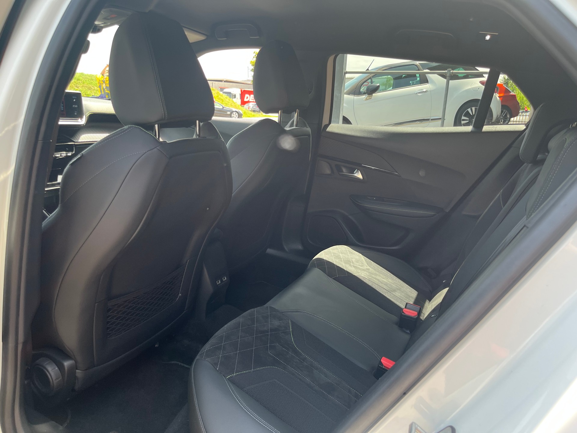 PEUGEOT 2008 1.2 PureTech GT EAT8+++155PS+++-image-13