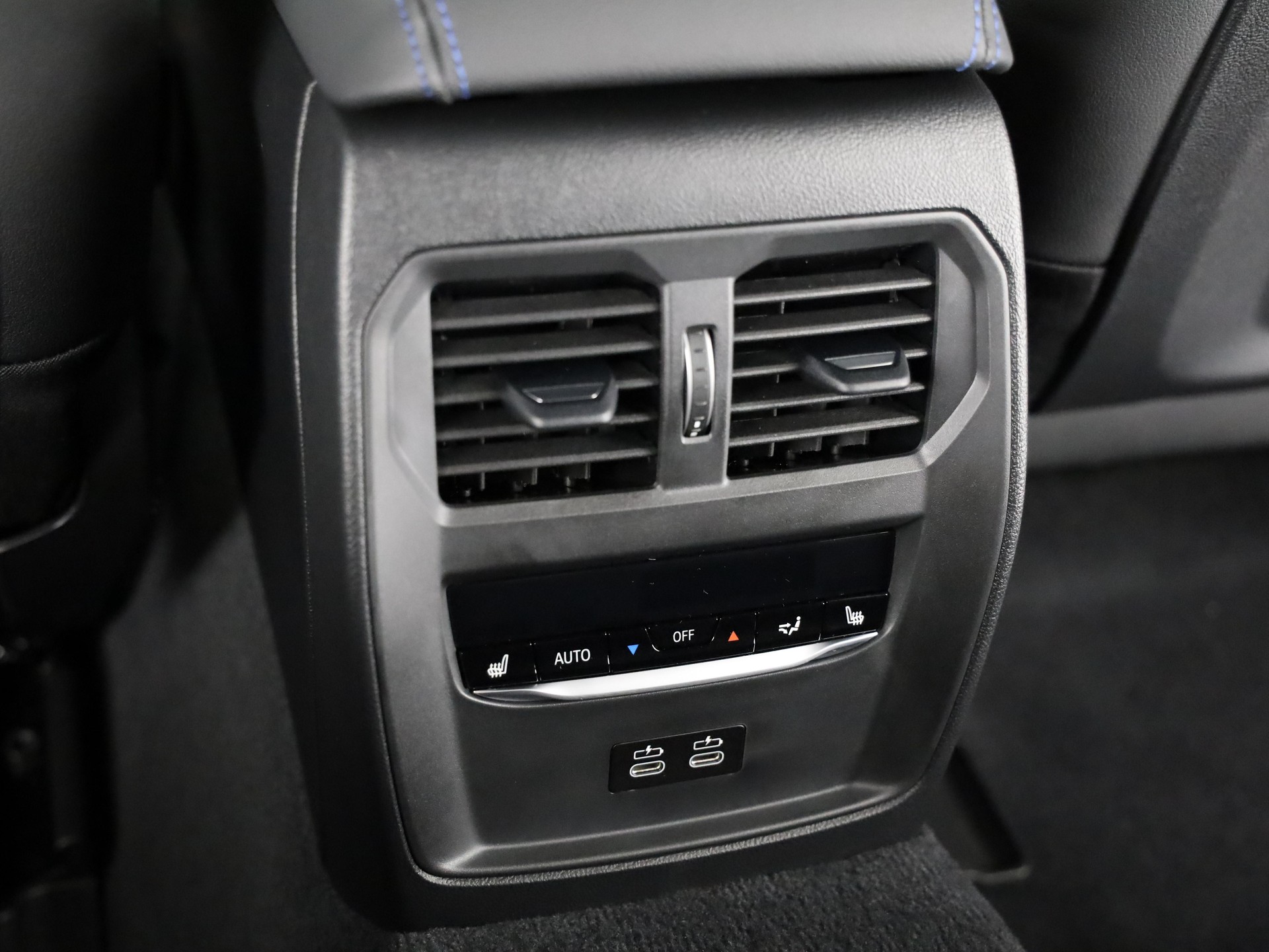 BMW i4 xDrive40-image-15