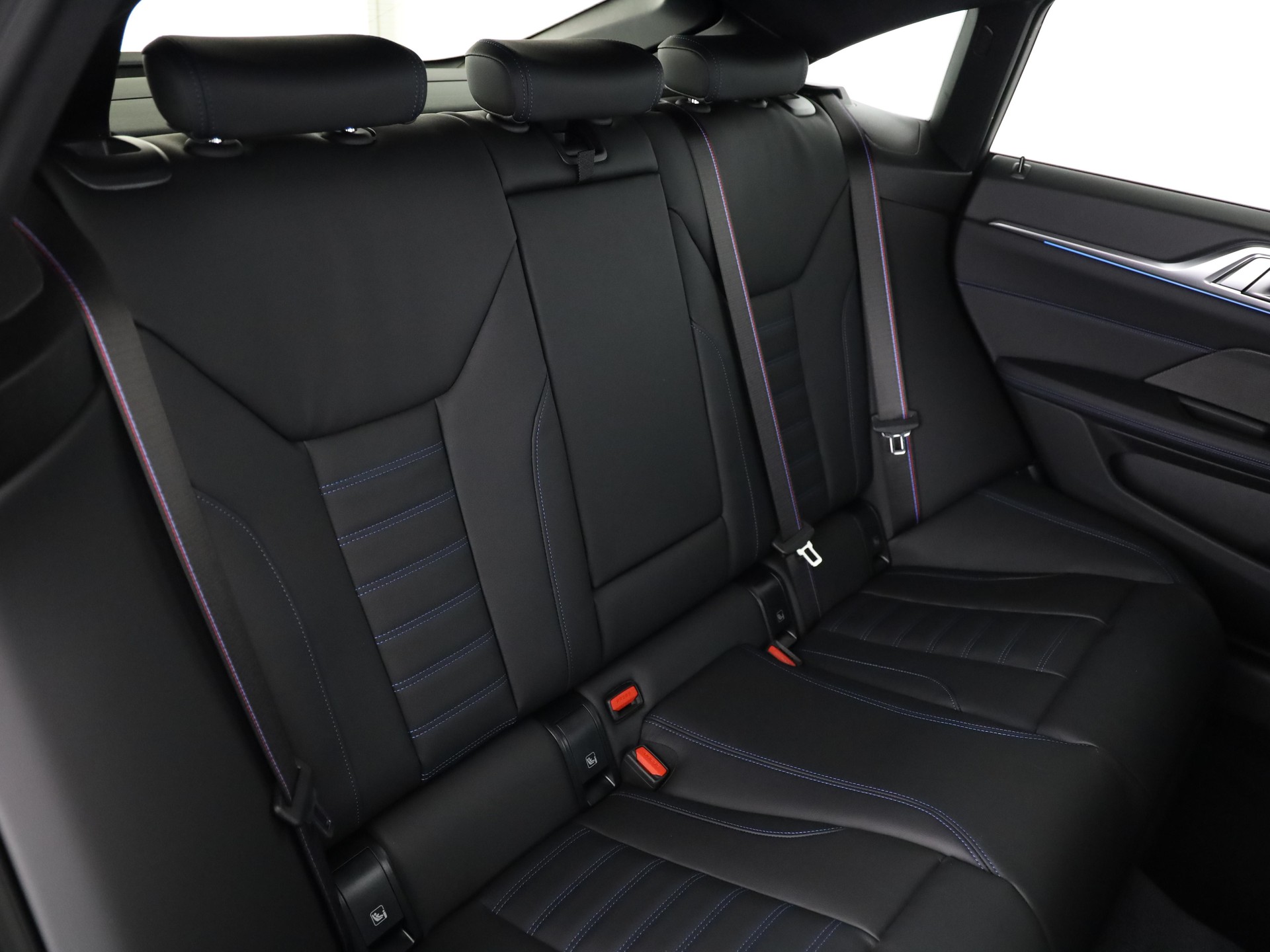 BMW i4 xDrive40-image-14