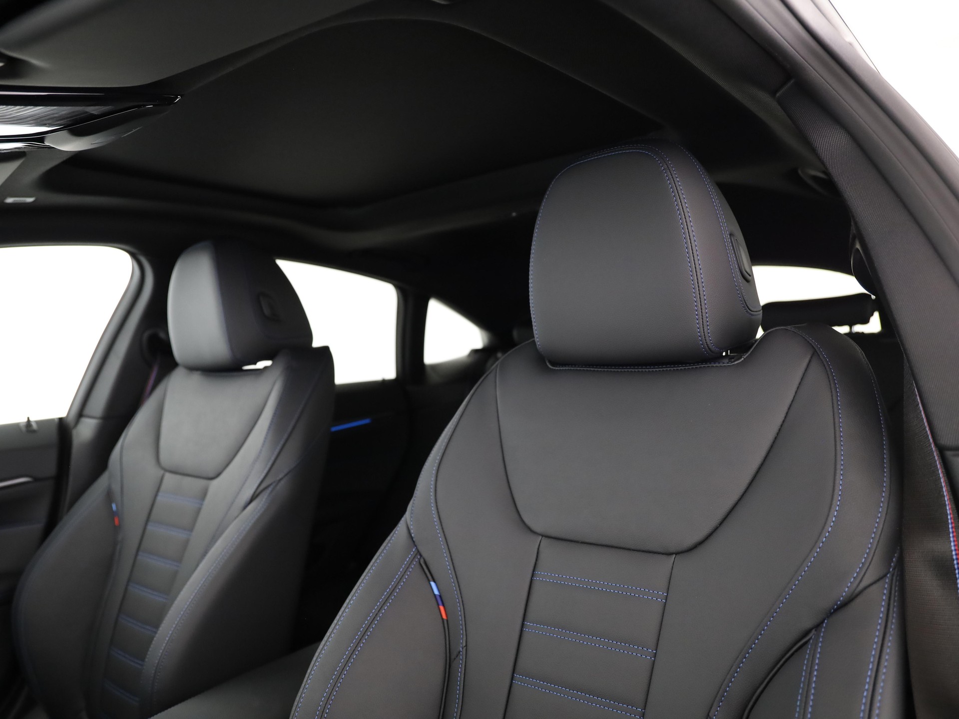 BMW i4 xDrive40-image-10