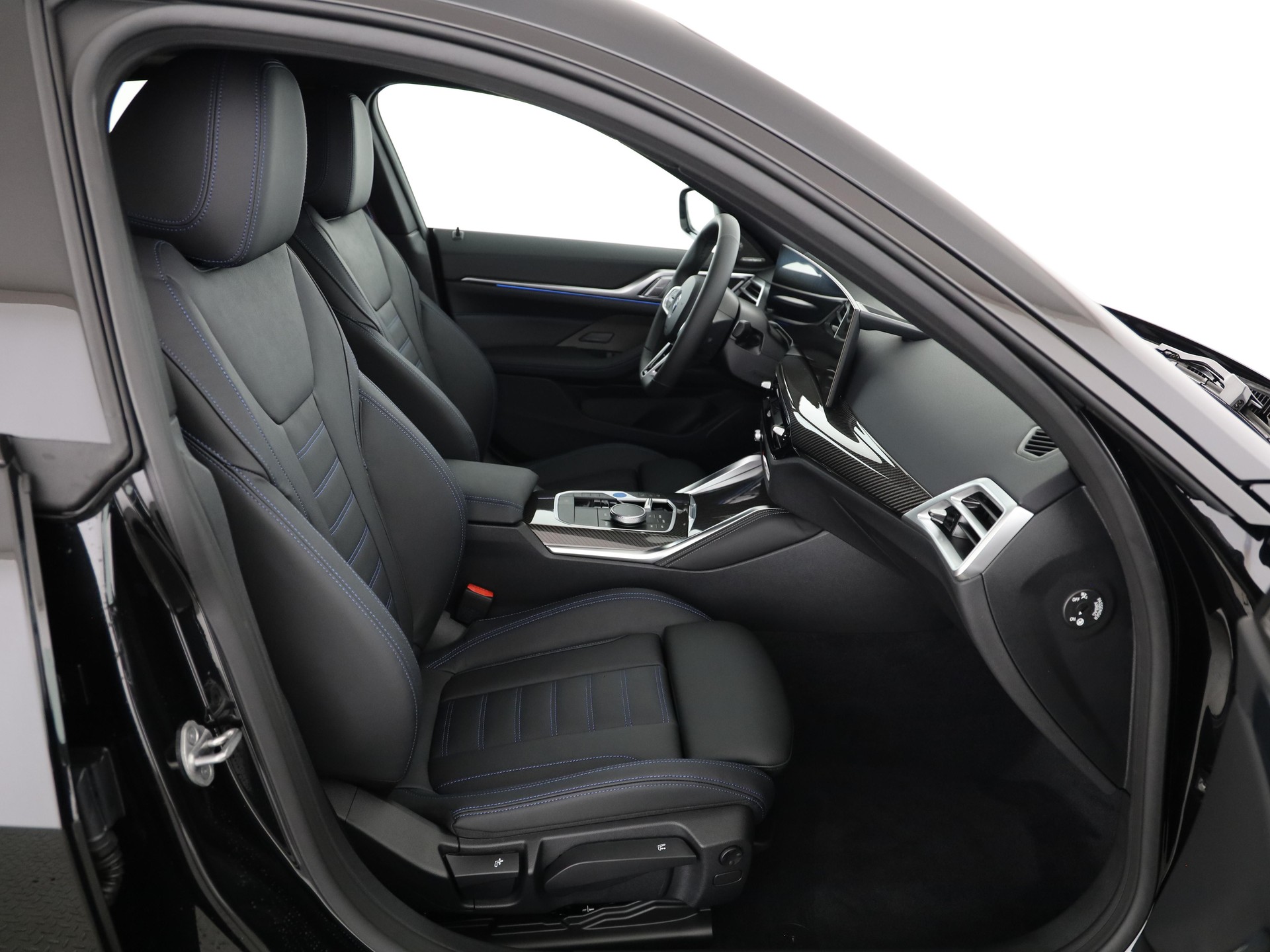 BMW i4 xDrive40-image-13