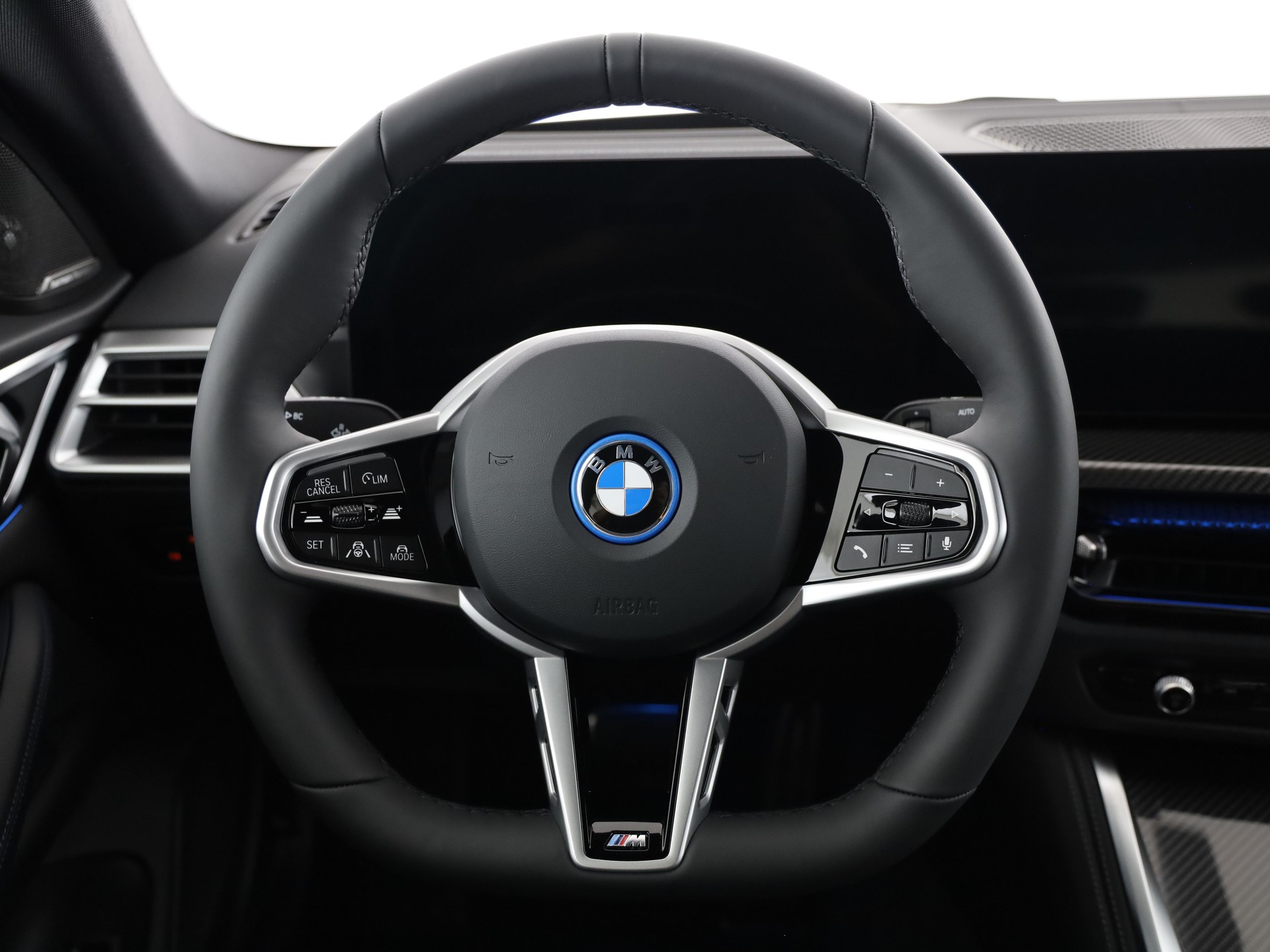 BMW i4 xDrive40-image-18
