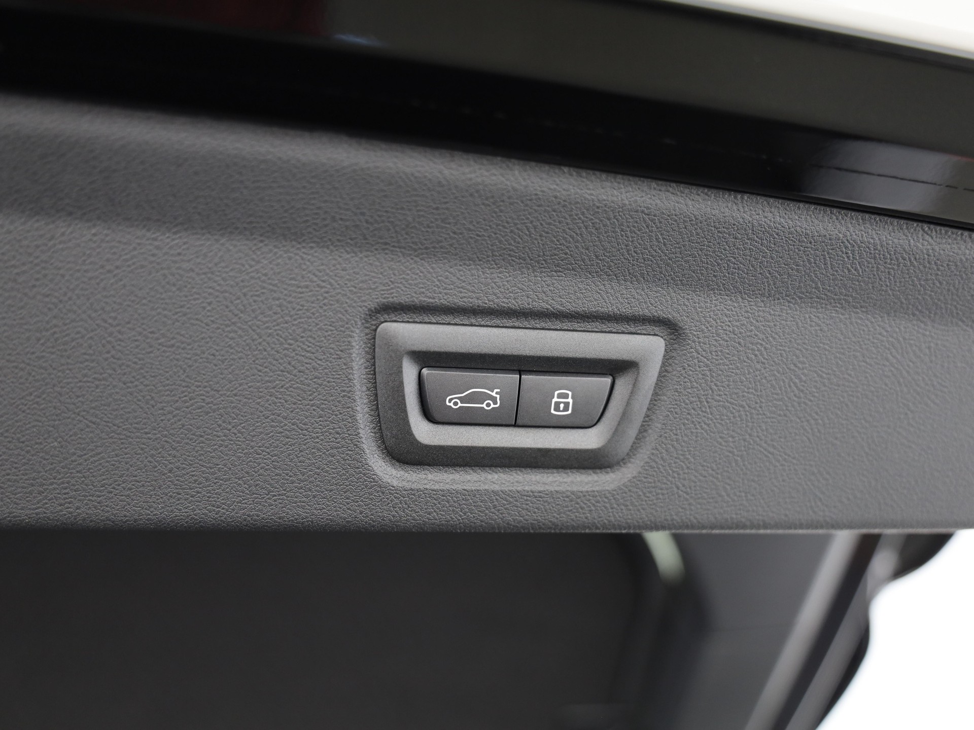 BMW i4 xDrive40-image-8