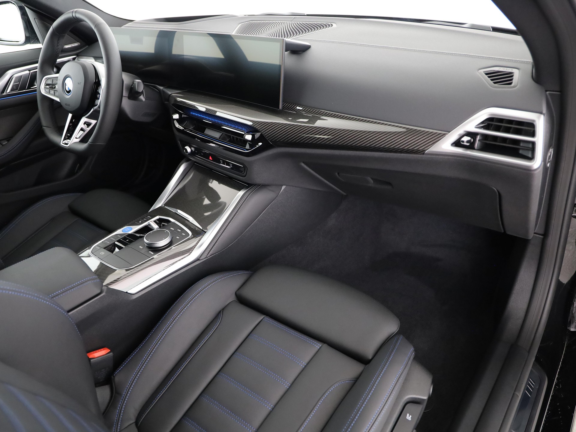 BMW i4 xDrive40-image-12