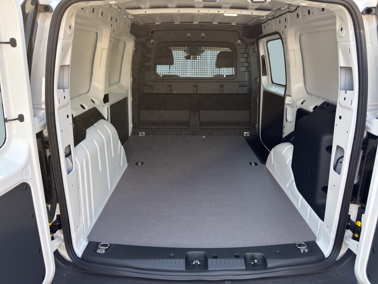 VW Caddy Cargo 1.5 TSI Plug in Hybrid DSG Maxi-image-12