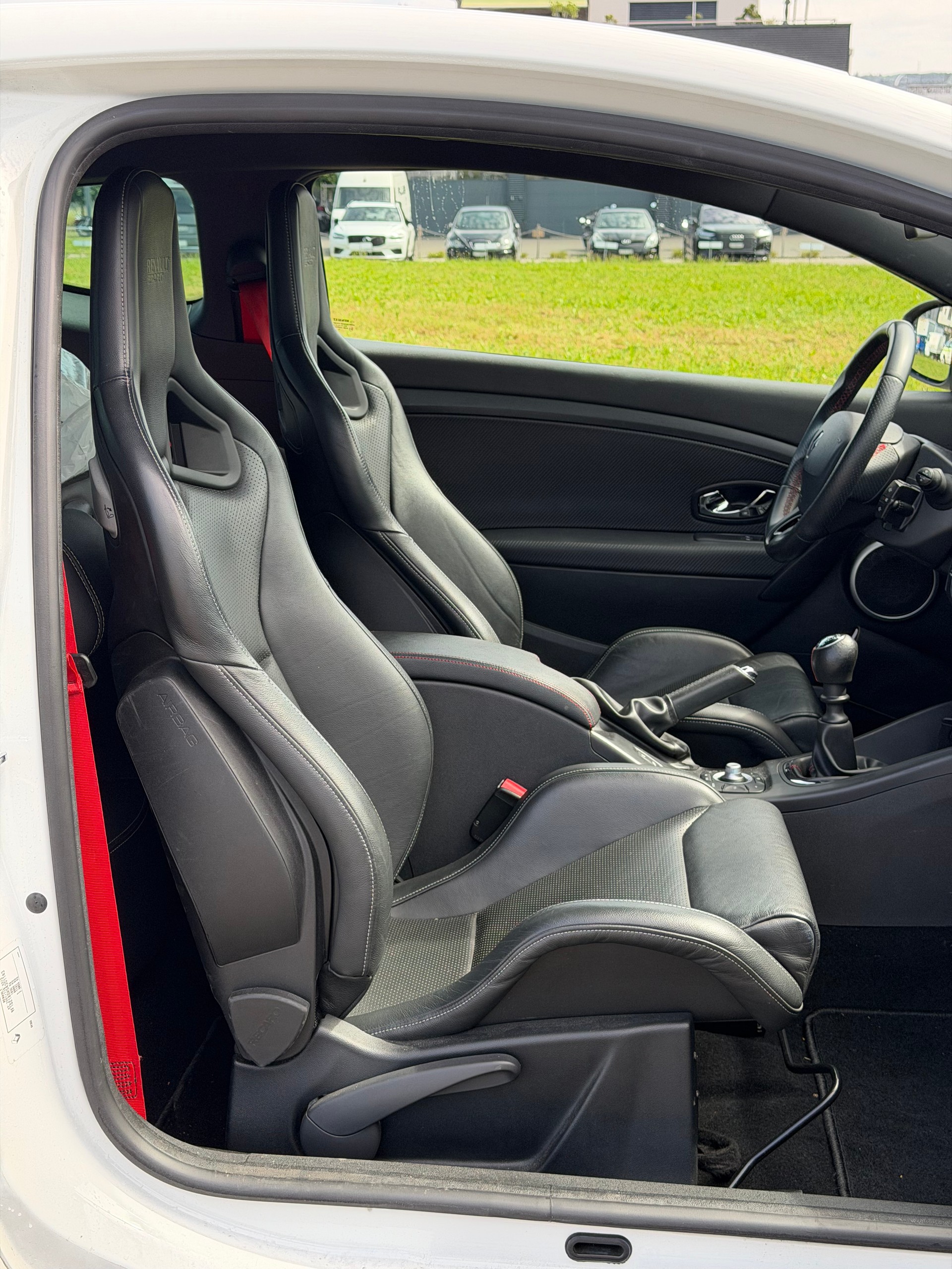 RENAULT Mégane Coupé 2.0 16V Turbo RS Trophy 275-image-7