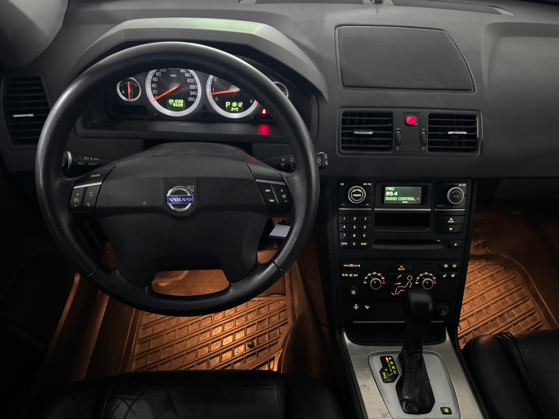 VOLVO XC90 2.5T AWD Summum Geartronic-image-12