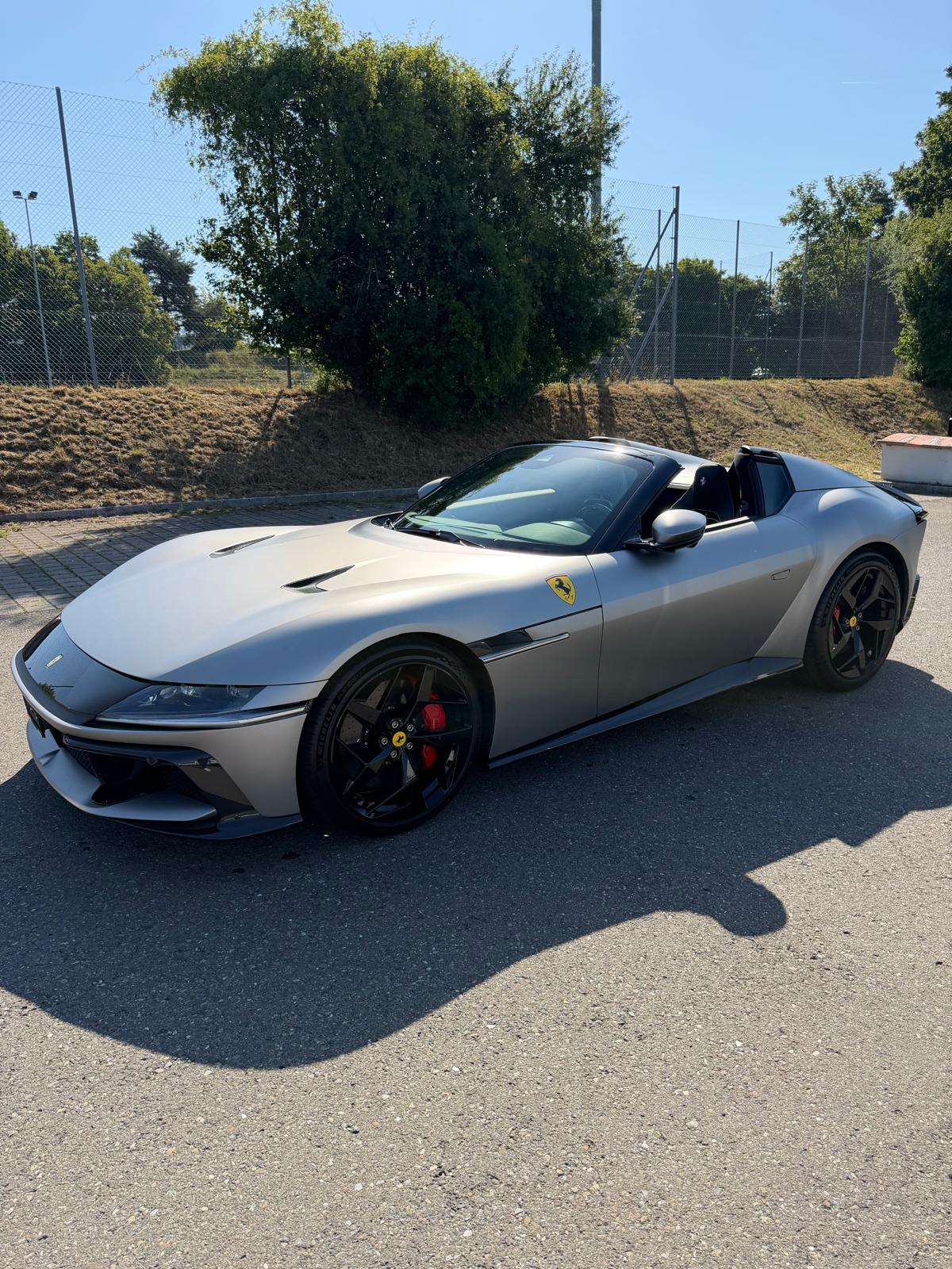 FERRARI 12 Cilindri Spider-image-1