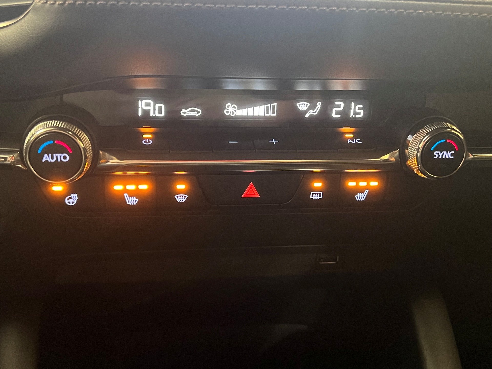 MAZDA 3 Hatchback SKYACTIV-G M Hybrid 122 Ambition Automat-image-16