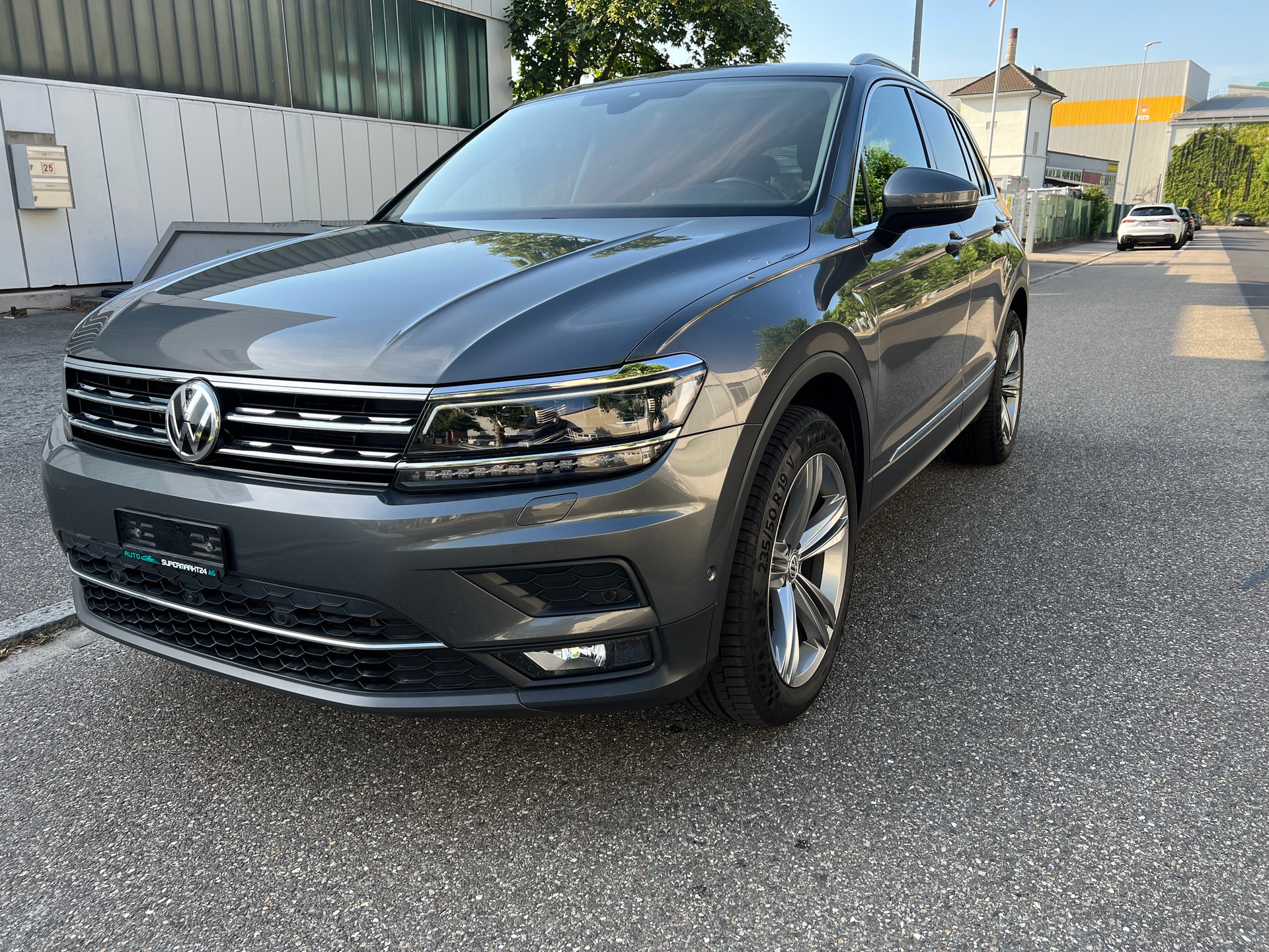 VW Tiguan 2.0 TDI SCR Highline 4Motion DSG-image-3