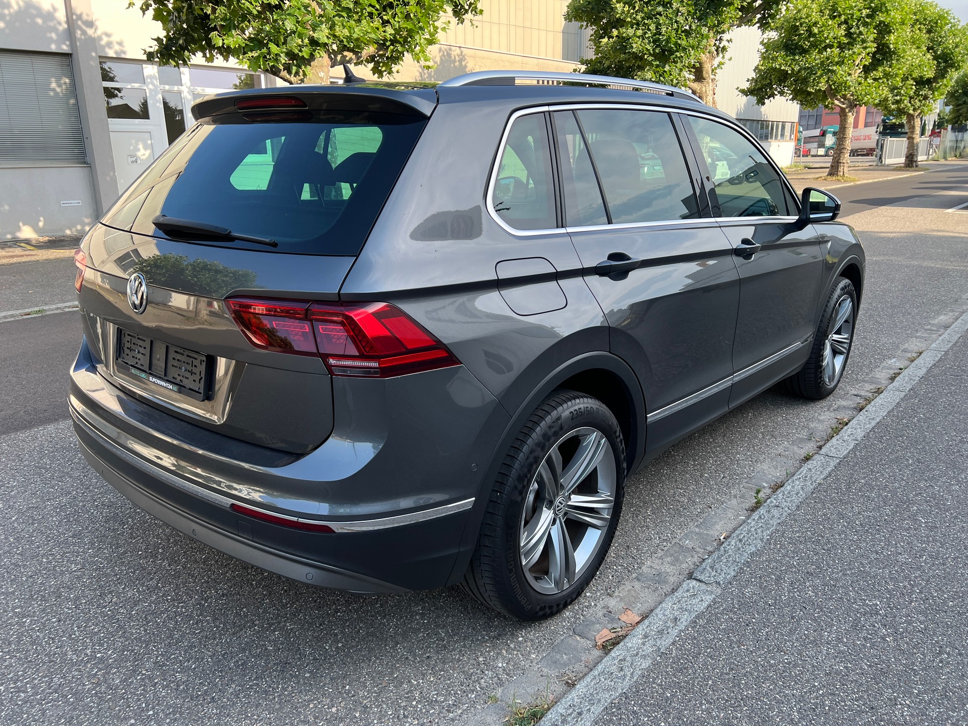 VW Tiguan 2.0 TDI SCR Highline 4Motion DSG-image-1