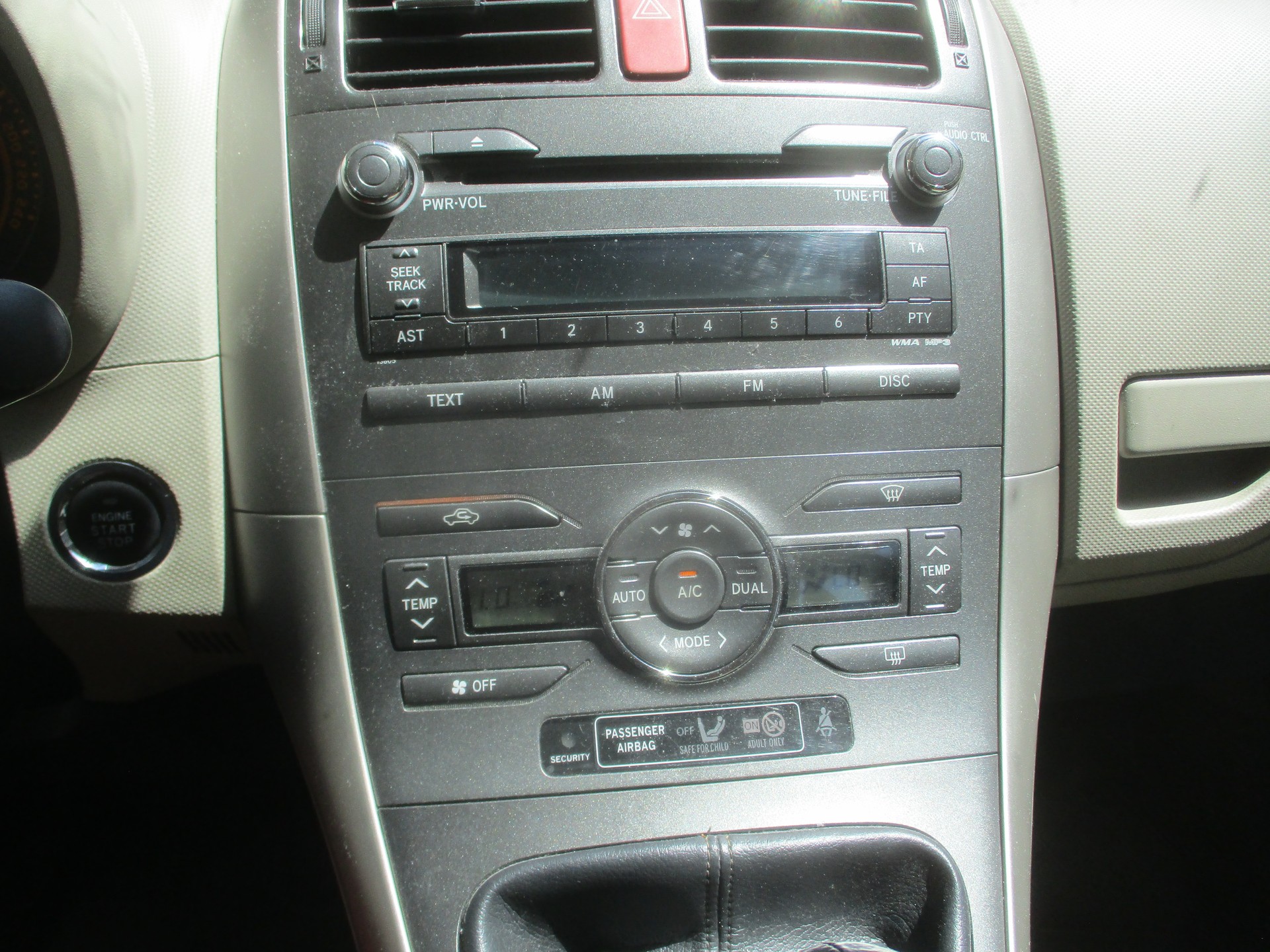 TOYOTA Auris 2.0 D-4D Linea Sol-image-8