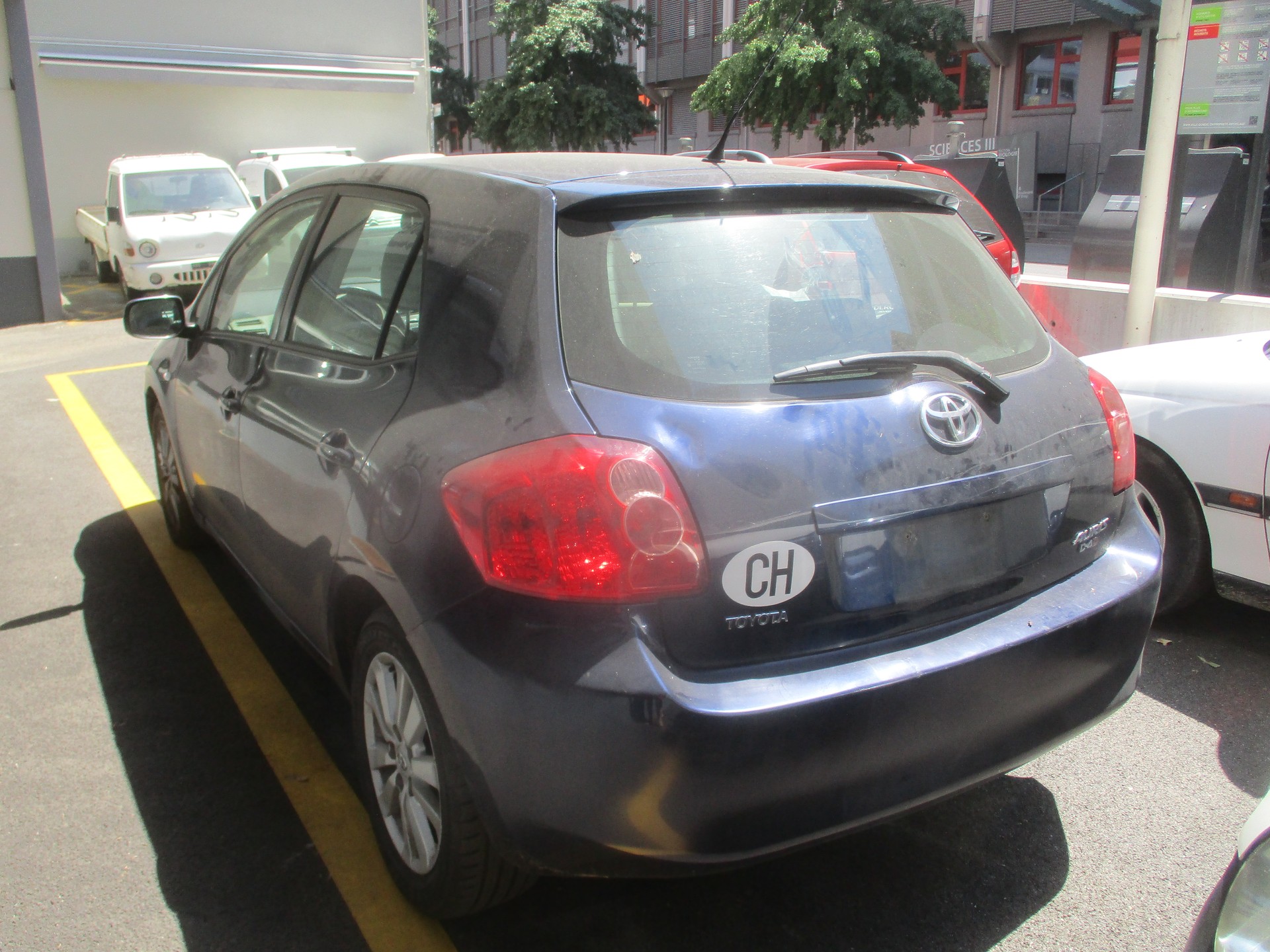 TOYOTA Auris 2.0 D-4D Linea Sol-image-2