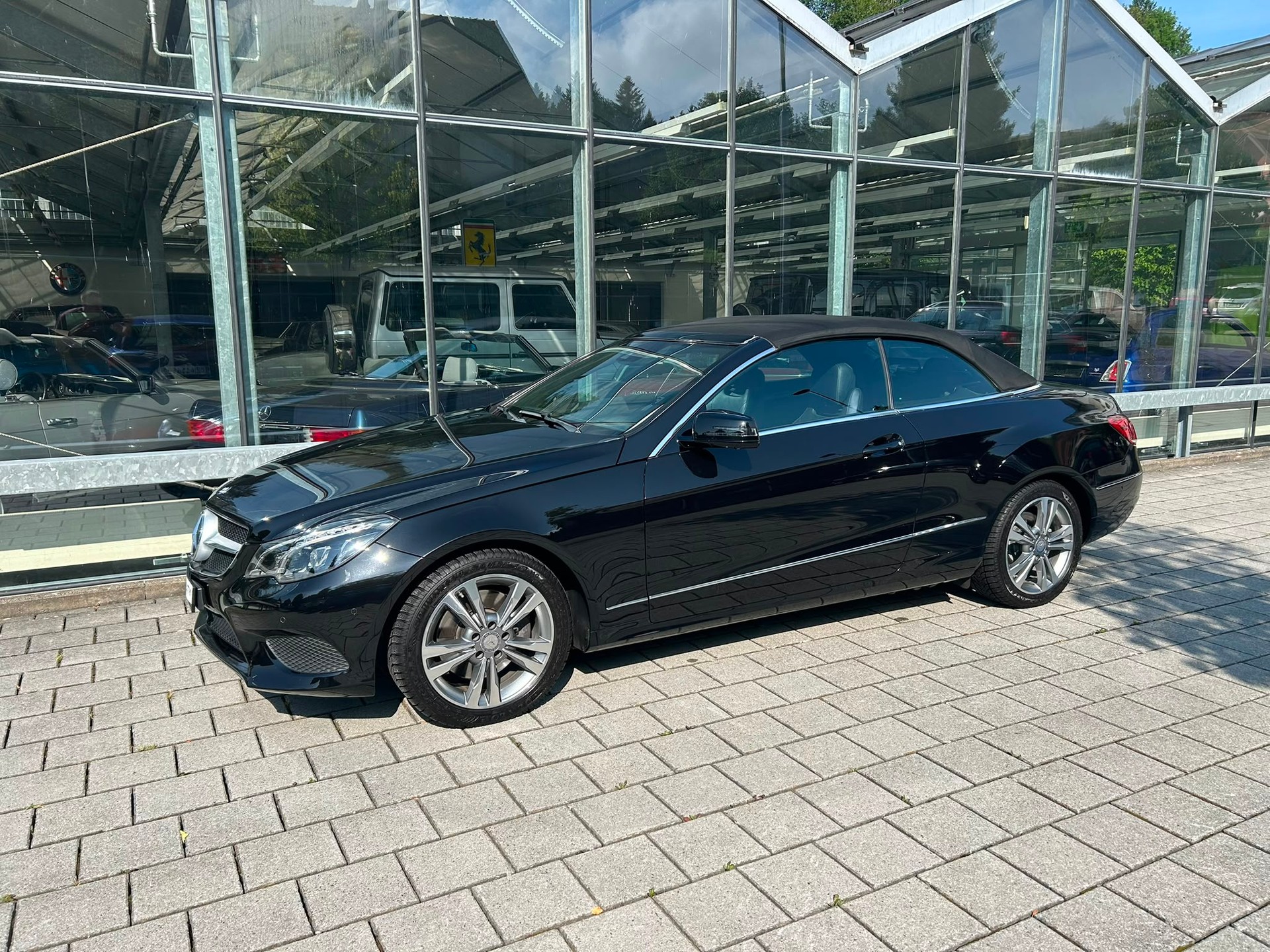 MERCEDES-BENZ E 250 7G-Tronic-showroom-element-2