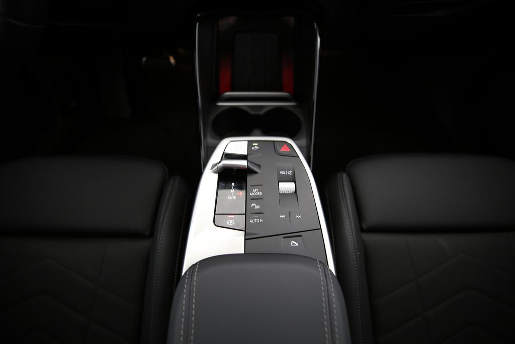 BMW 230e xDrive paddles Active Tourer-image-9