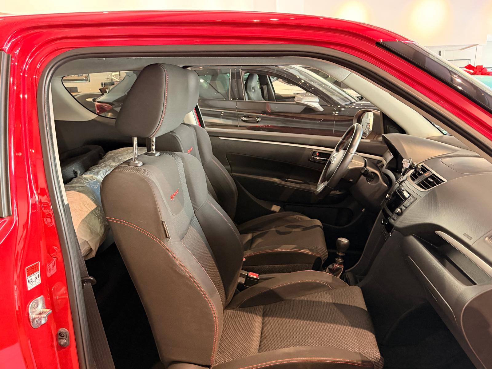 SUZUKI Swift 1.6i 16V Sport-image-4