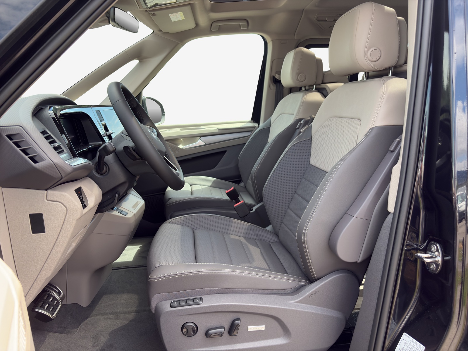 VW Multivan Style Liberty lang 177 eHyb-image-7