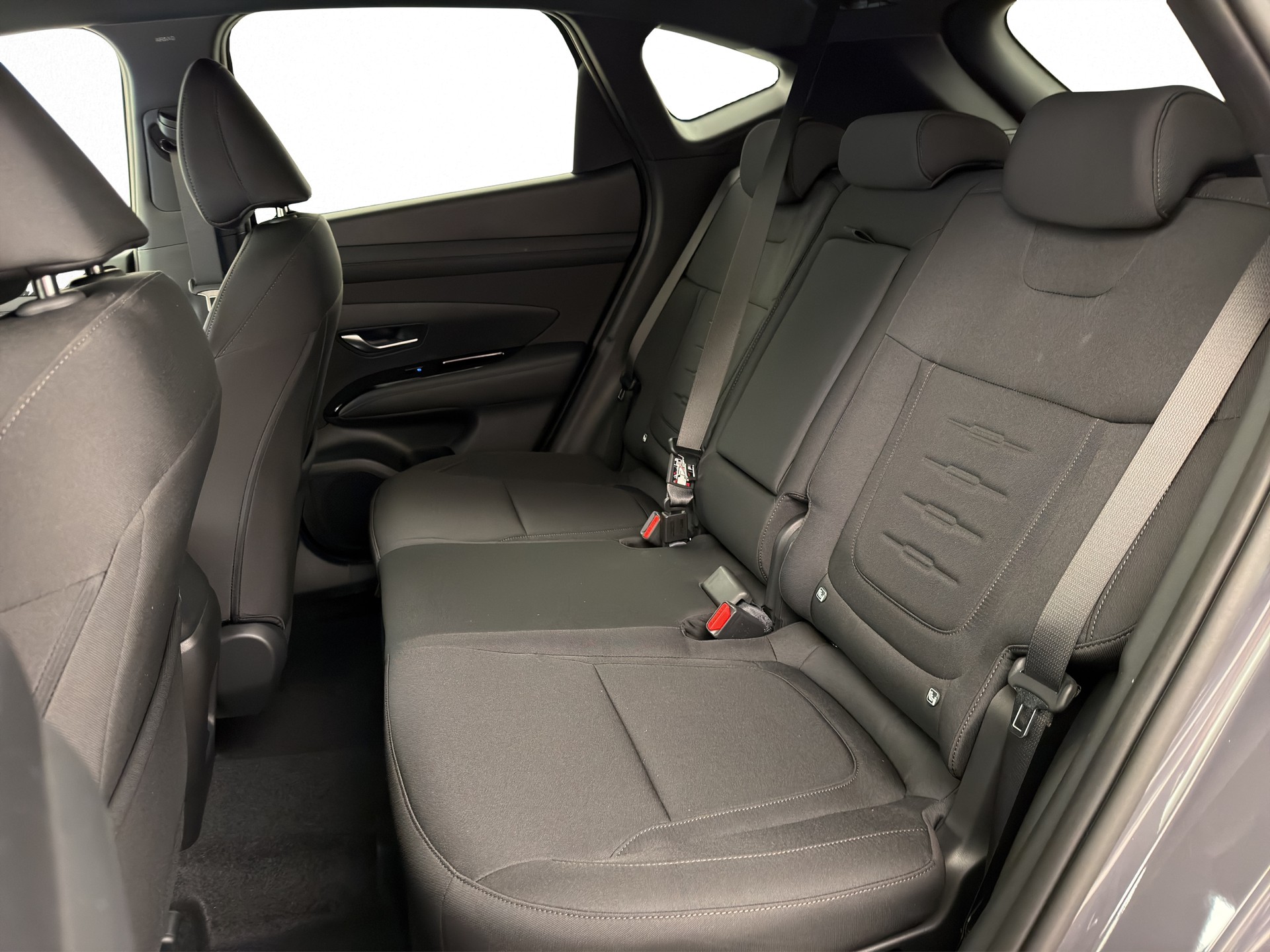 HYUNDAI Tucson 1.6 T-GDi HEV Origo Black Line-image-11