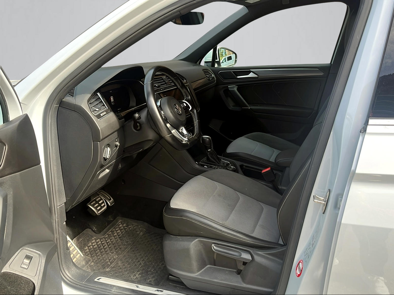 VW Tiguan Allspace 2.0TSI Highline 4Motion DSG-image-3