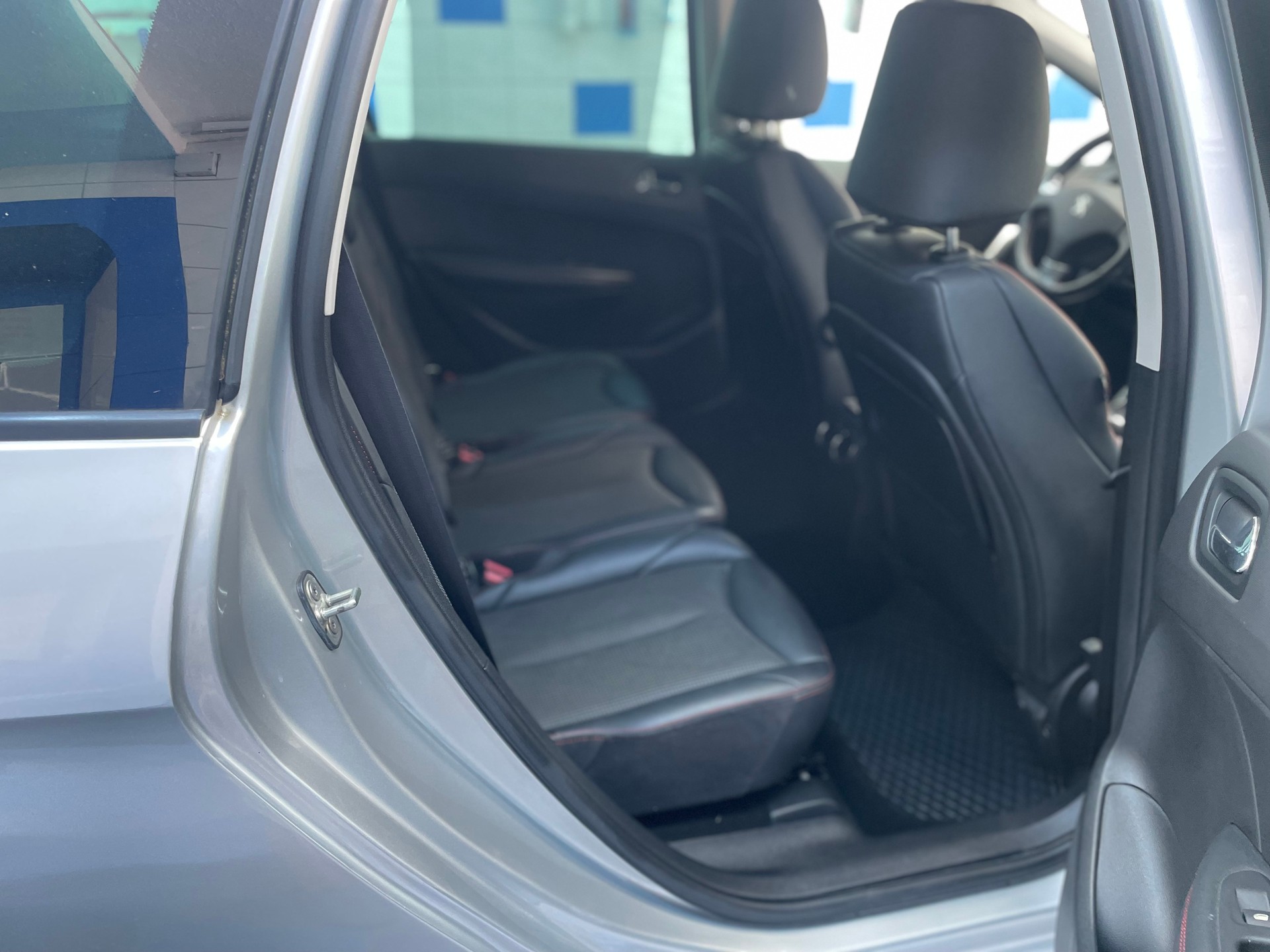 PEUGEOT 308 SW 1.6 16V Turbo Swiss Edition Automatic-image-3