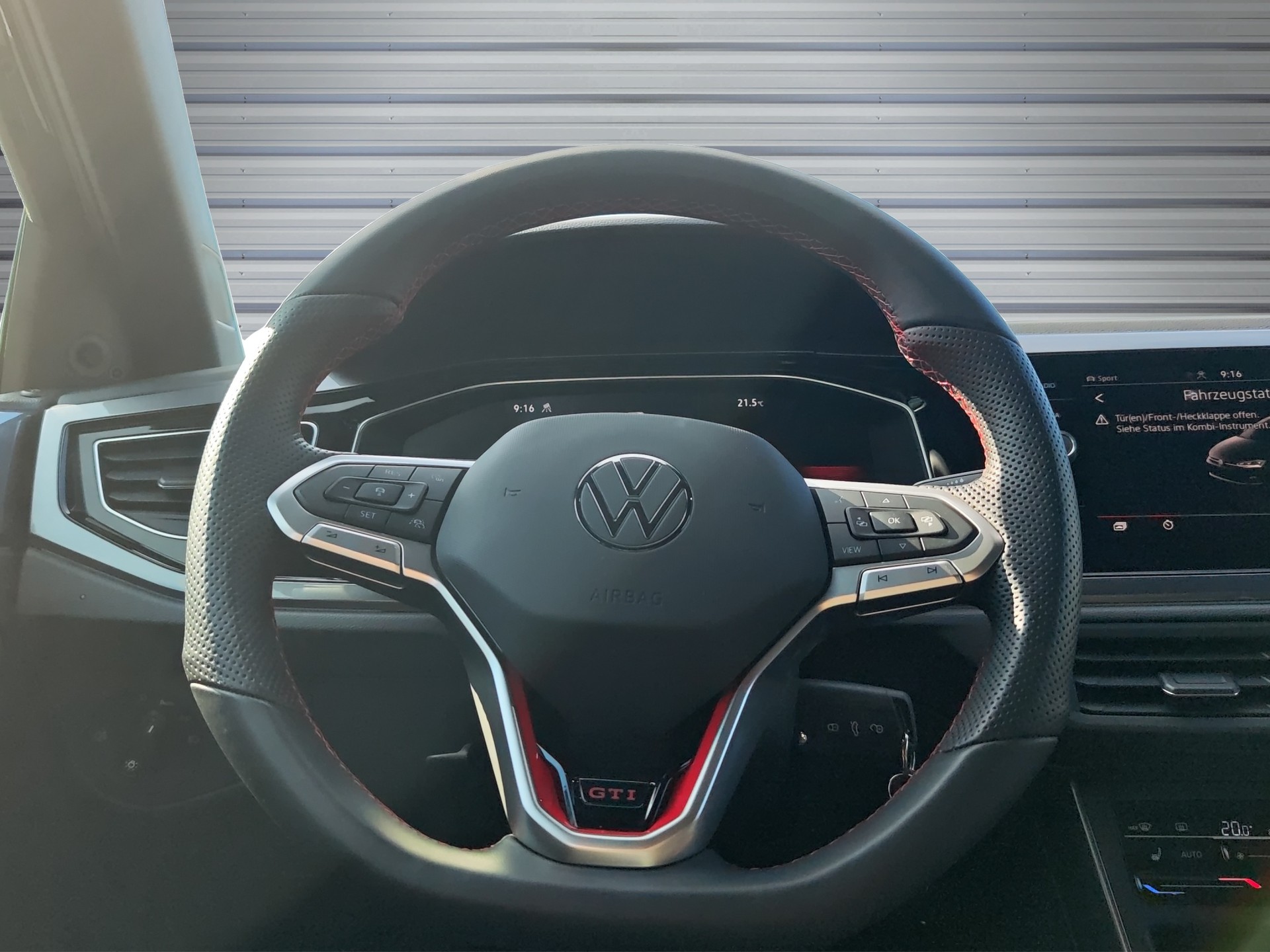 VW Polo 2.0 TSI GTI DSG-image-9