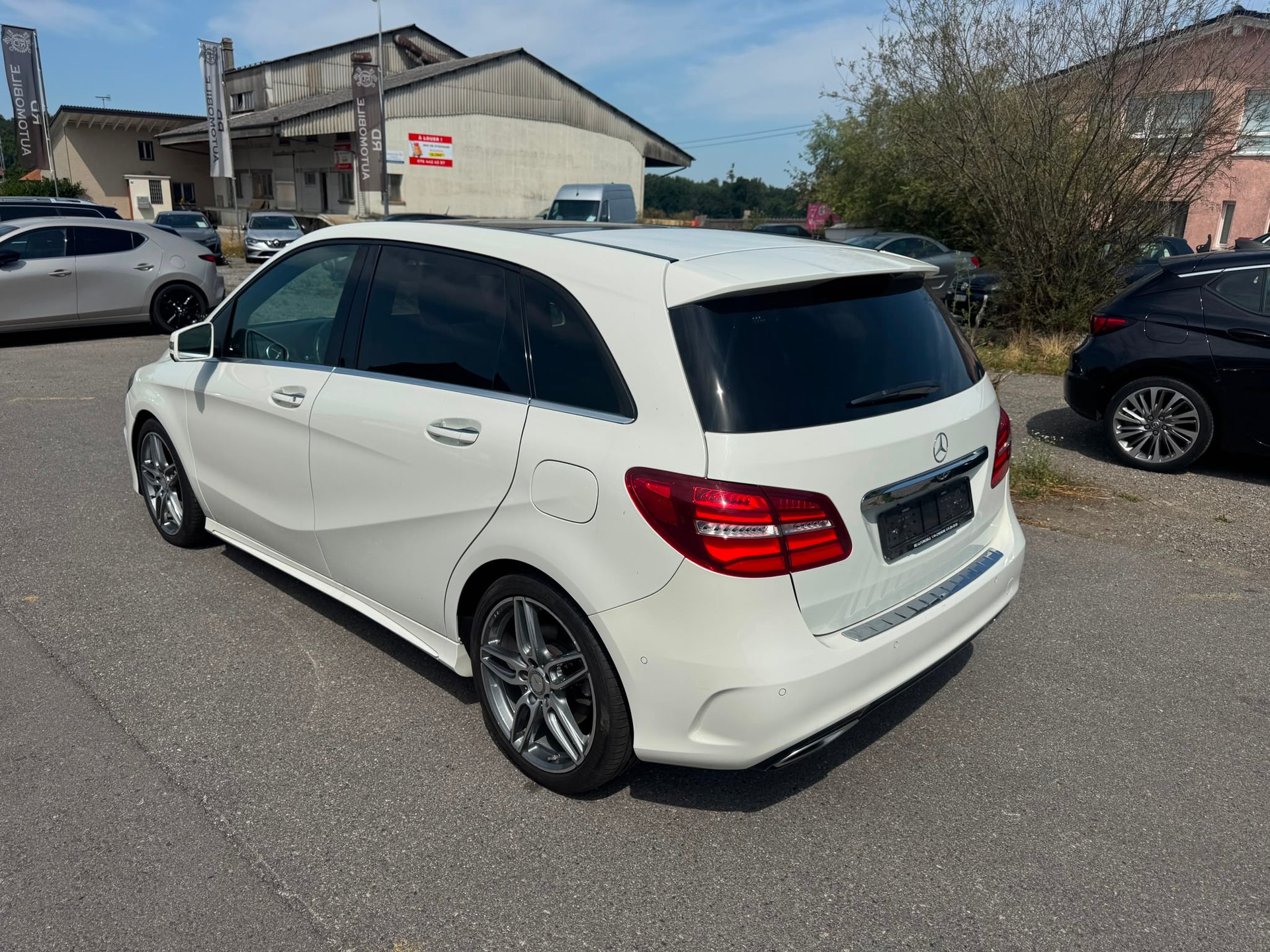 MERCEDES-BENZ B 220 AMG Line 4Matic 7G-DCT-image-2