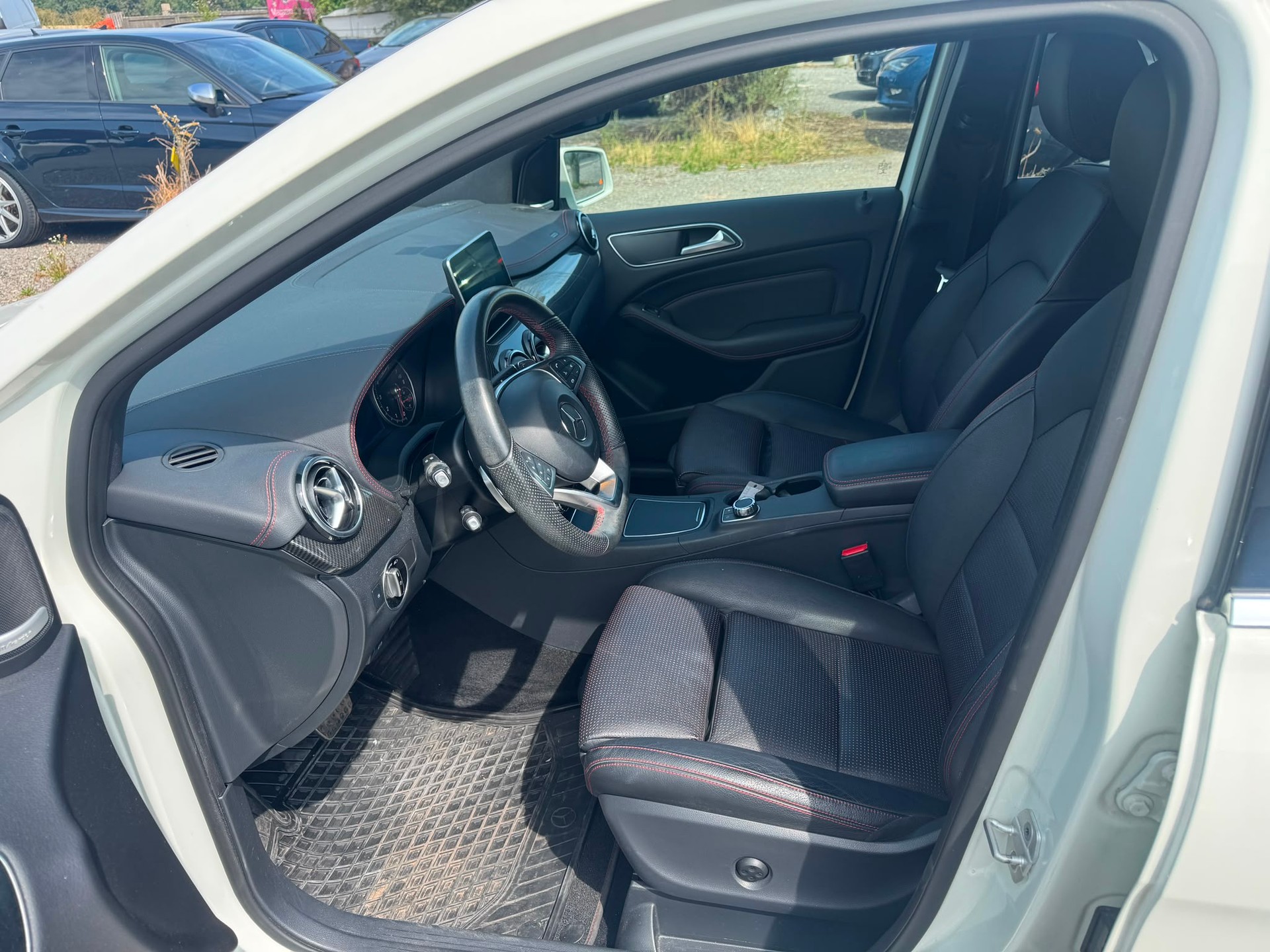 MERCEDES-BENZ B 220 AMG Line 4Matic 7G-DCT-image-9