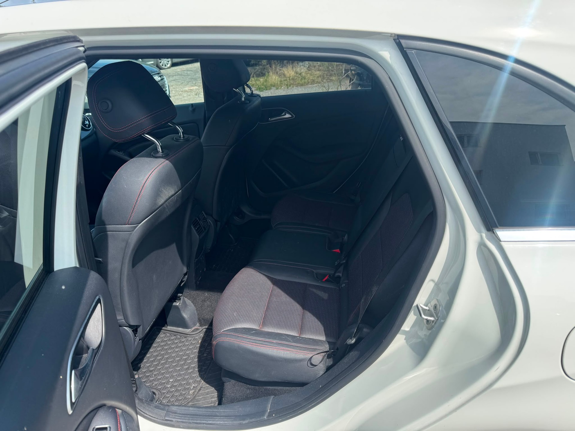 MERCEDES-BENZ B 220 AMG Line 4Matic 7G-DCT-image-10