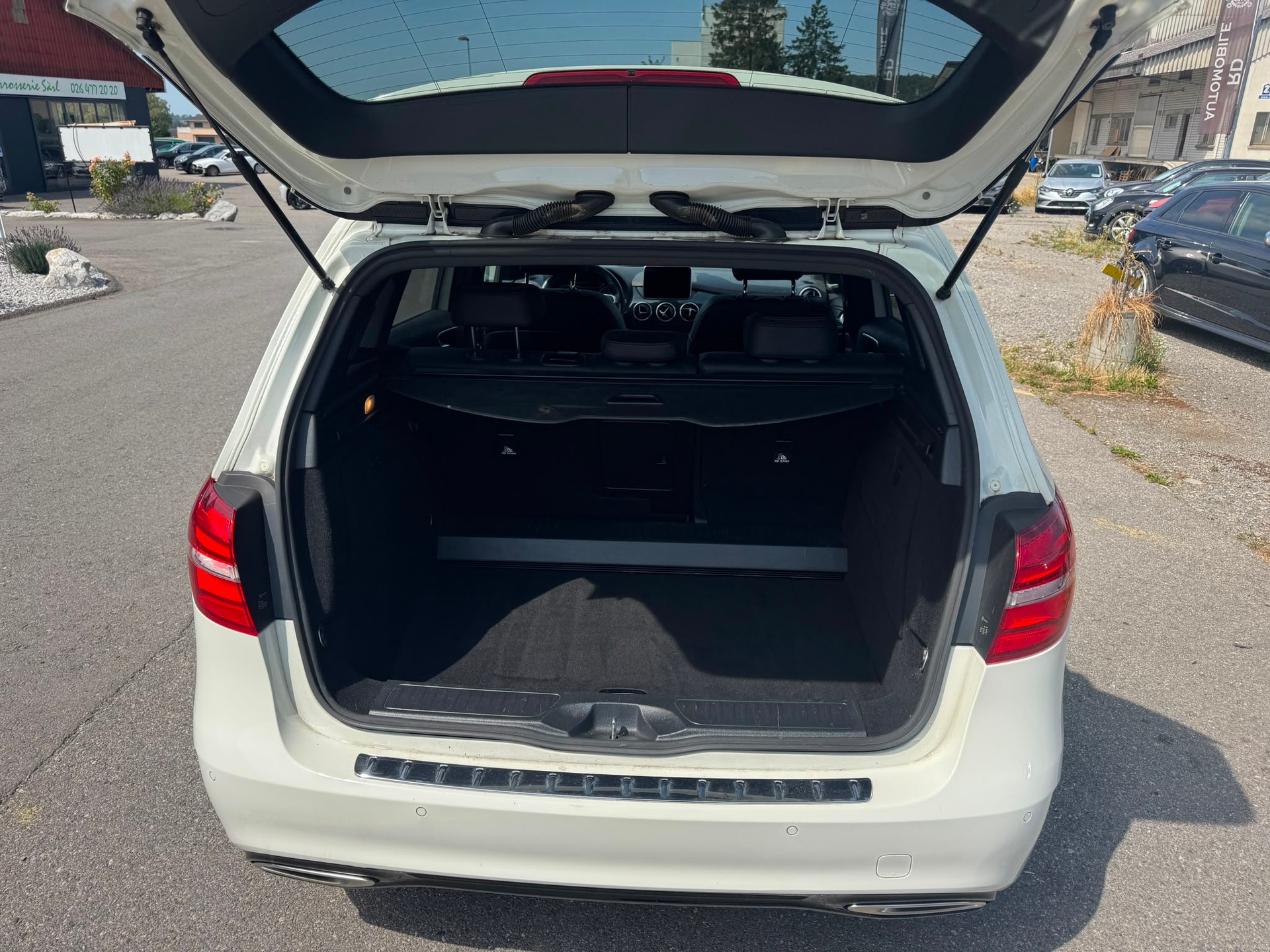 MERCEDES-BENZ B 220 AMG Line 4Matic 7G-DCT-image-11
