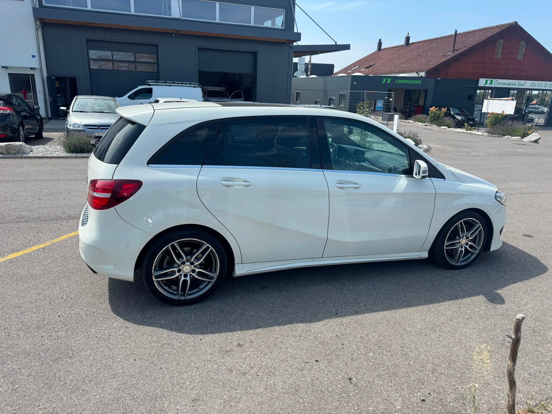 MERCEDES-BENZ B 220 AMG Line 4Matic 7G-DCT-image-5