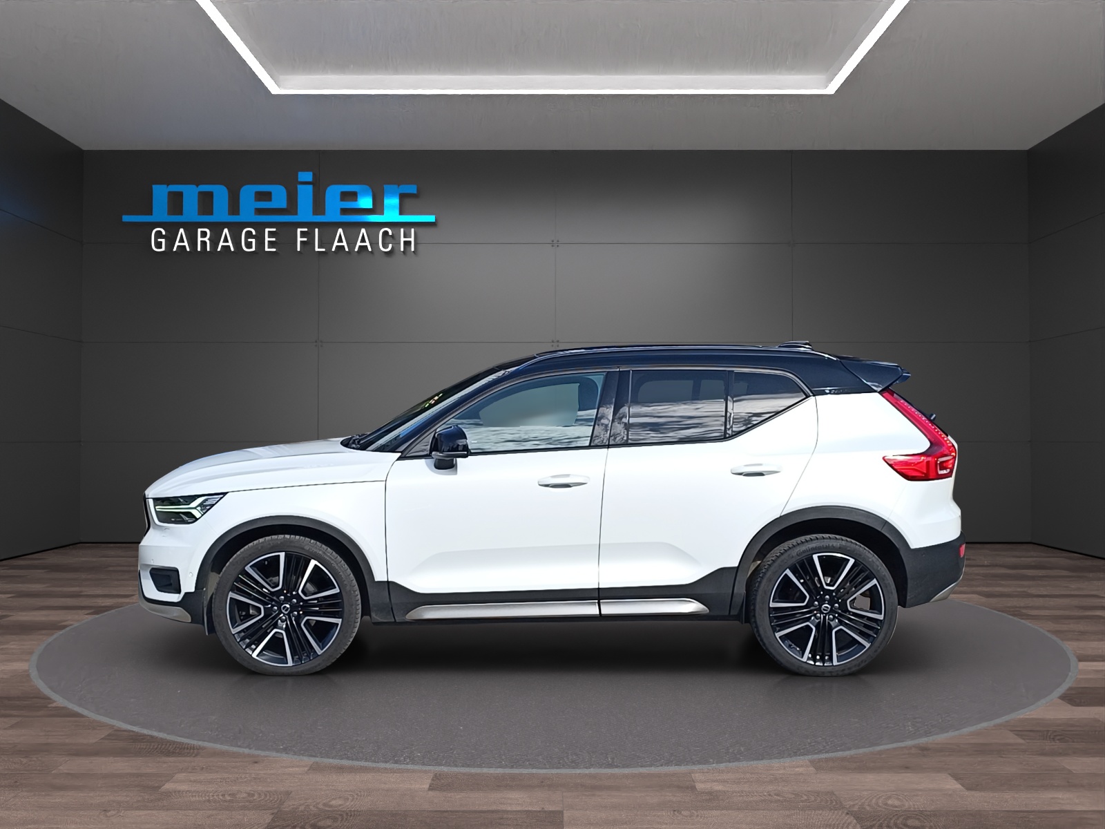 VOLVO XC40 2.0 T5 R-Design AWD-image-1
