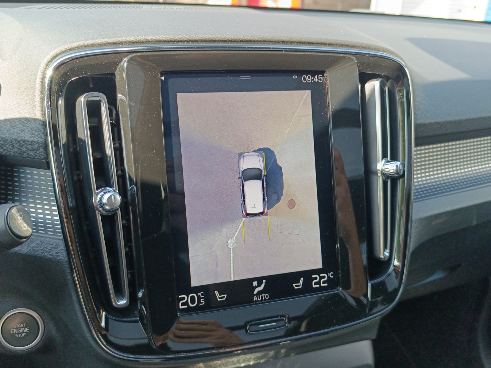 VOLVO XC40 2.0 T5 R-Design AWD-image-18