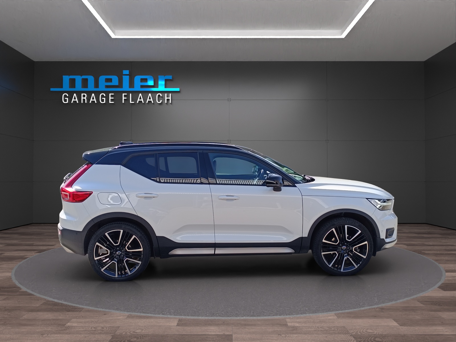 VOLVO XC40 2.0 T5 R-Design AWD-image-5
