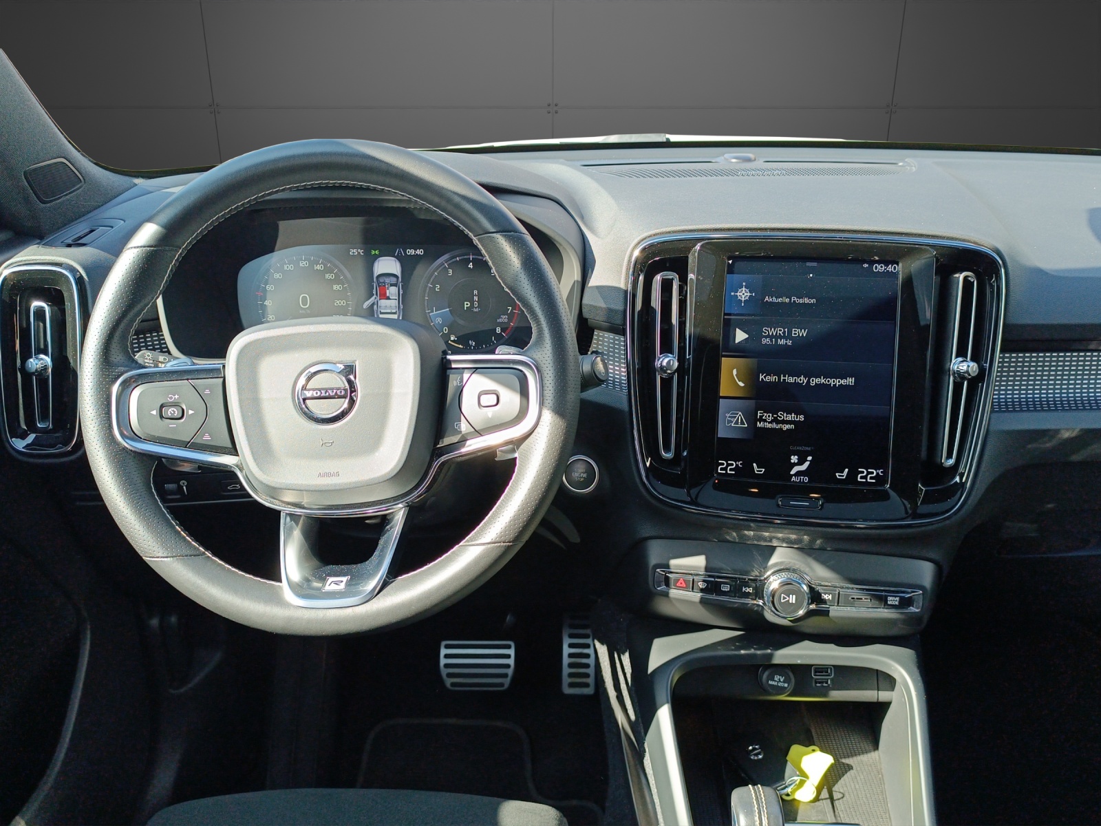 VOLVO XC40 2.0 T5 R-Design AWD-image-11