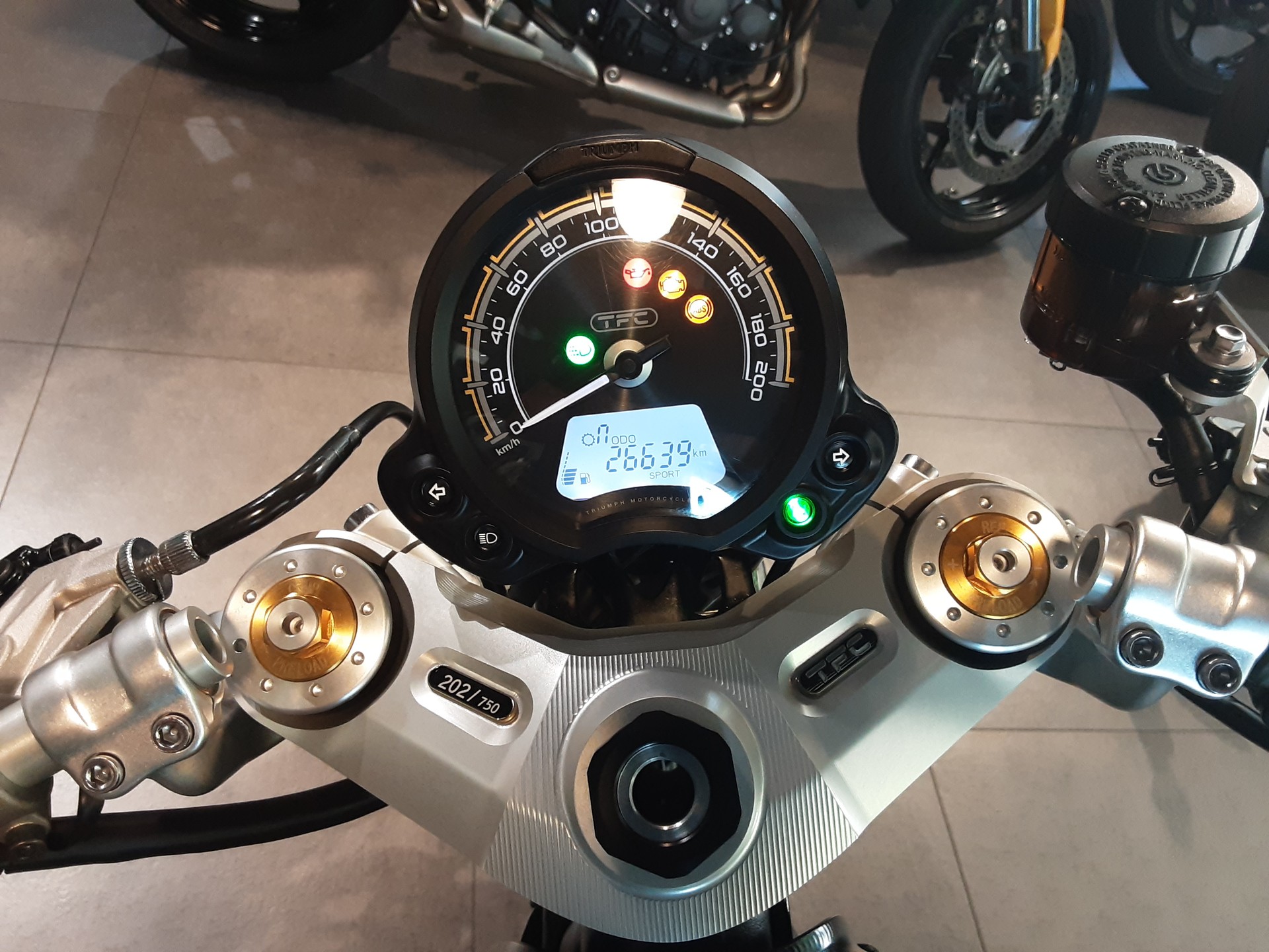 TRIUMPH Bonneville 1200 Bobber TFC N. 202-image-6