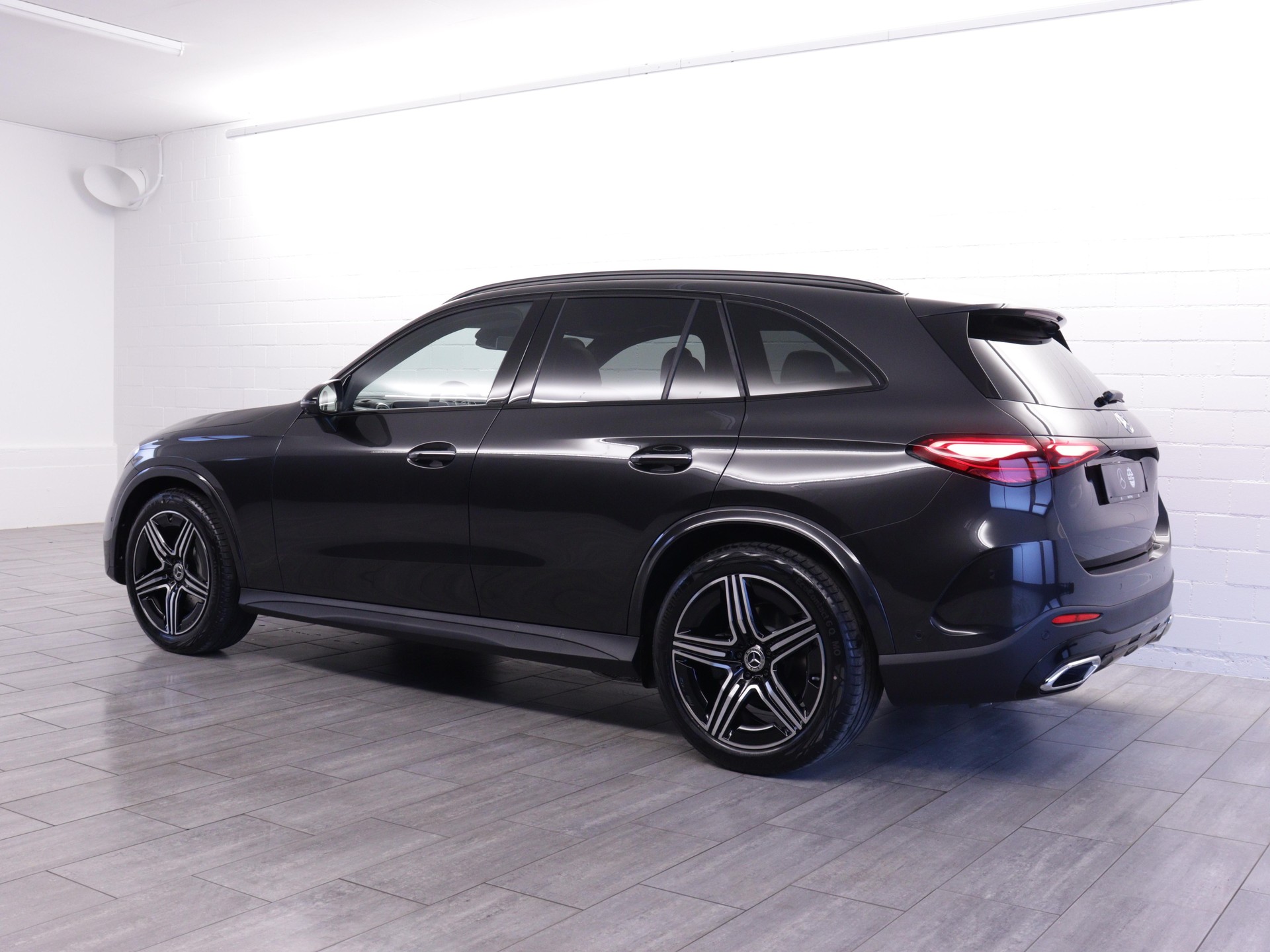 MERCEDES-BENZ GLC 220 d AMG Line 4matic-image-2
