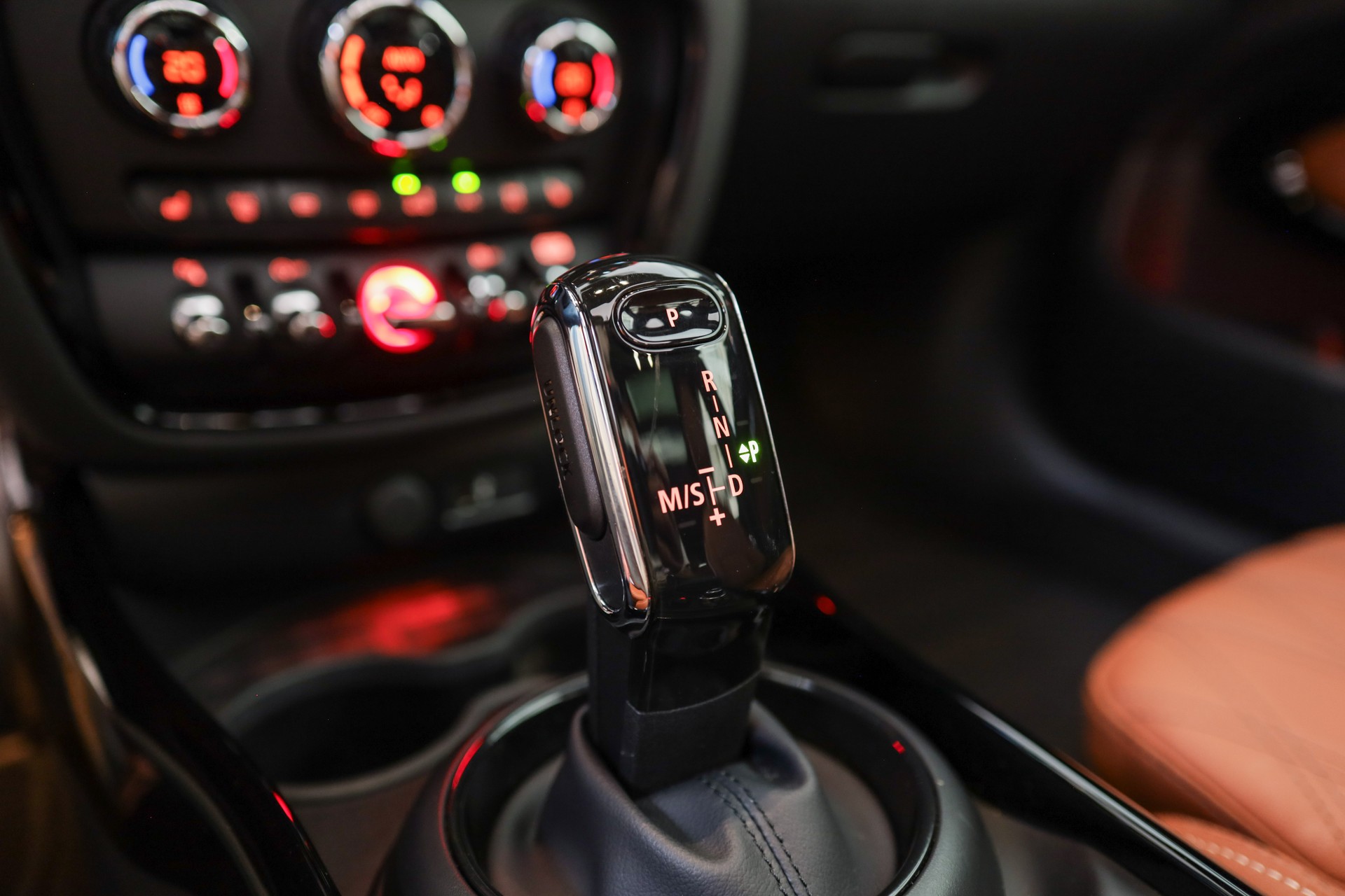 MINI Clubman Cooper John Cooper Works ALL4 Steptronic-image-21