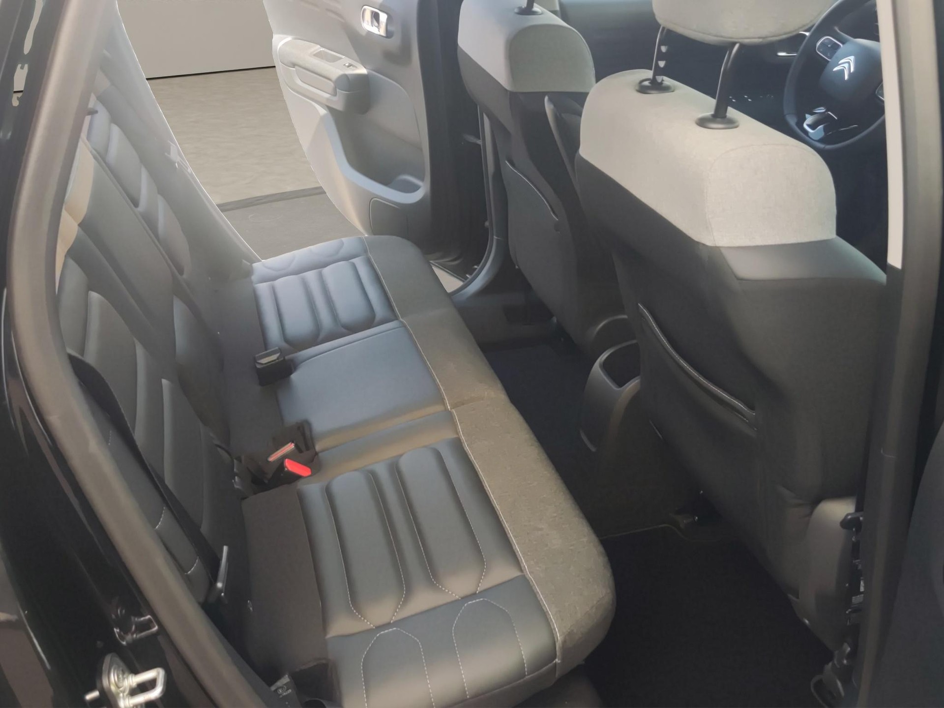 CITROEN C3 Aircross 1.2 PureTech 130 Swiss Edition-image-10