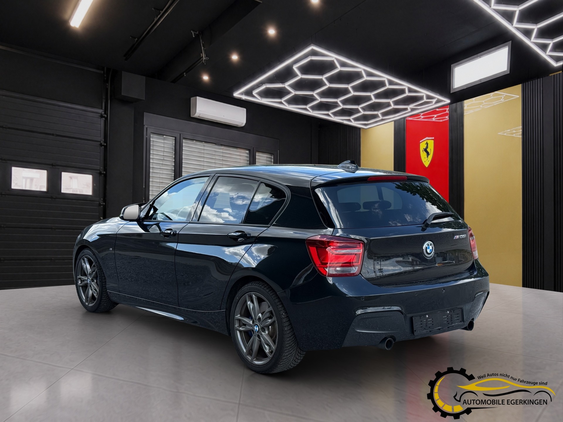 BMW M135i xDrive Steptronic-image-6