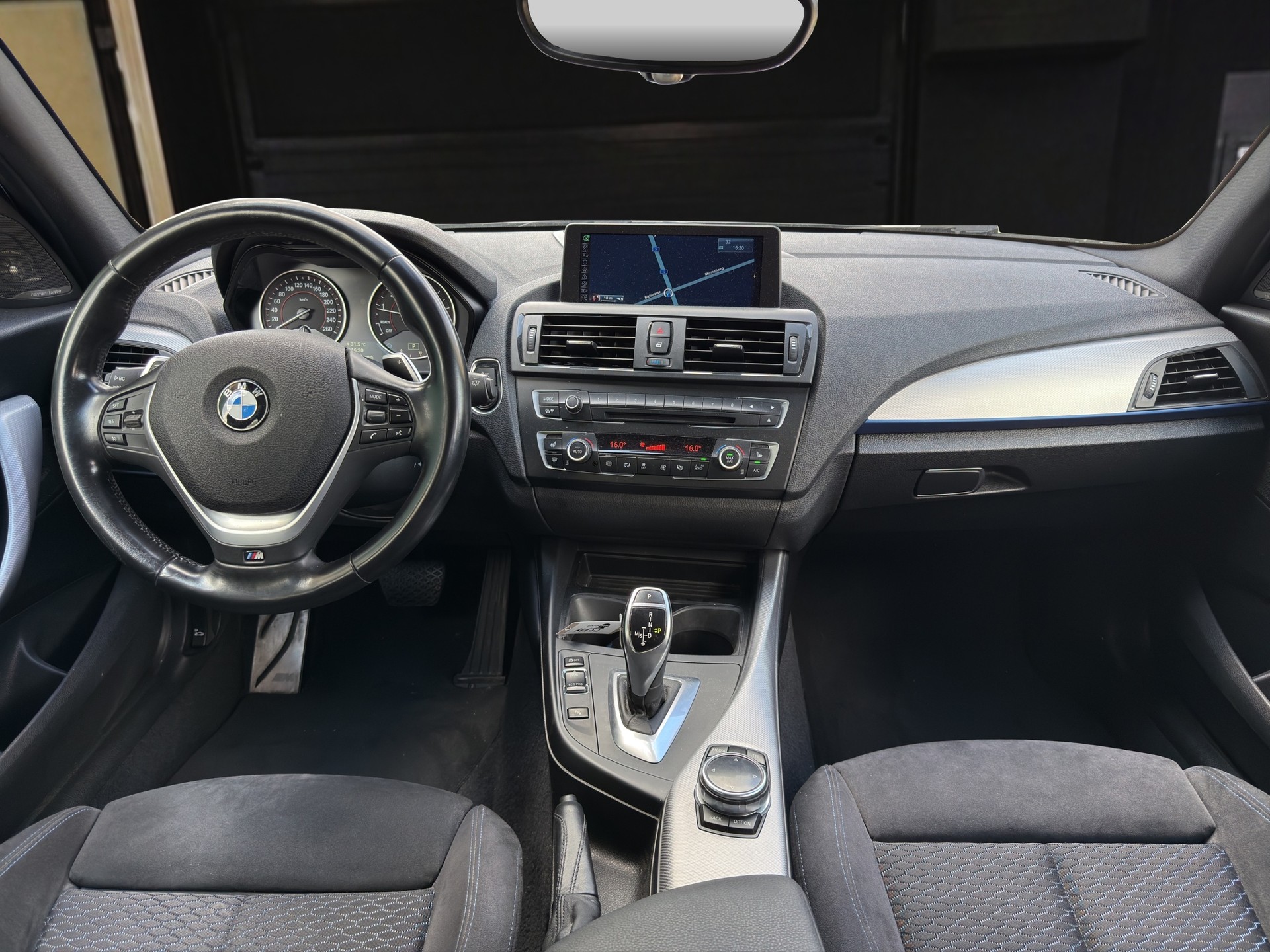 BMW M135i xDrive Steptronic-image-10