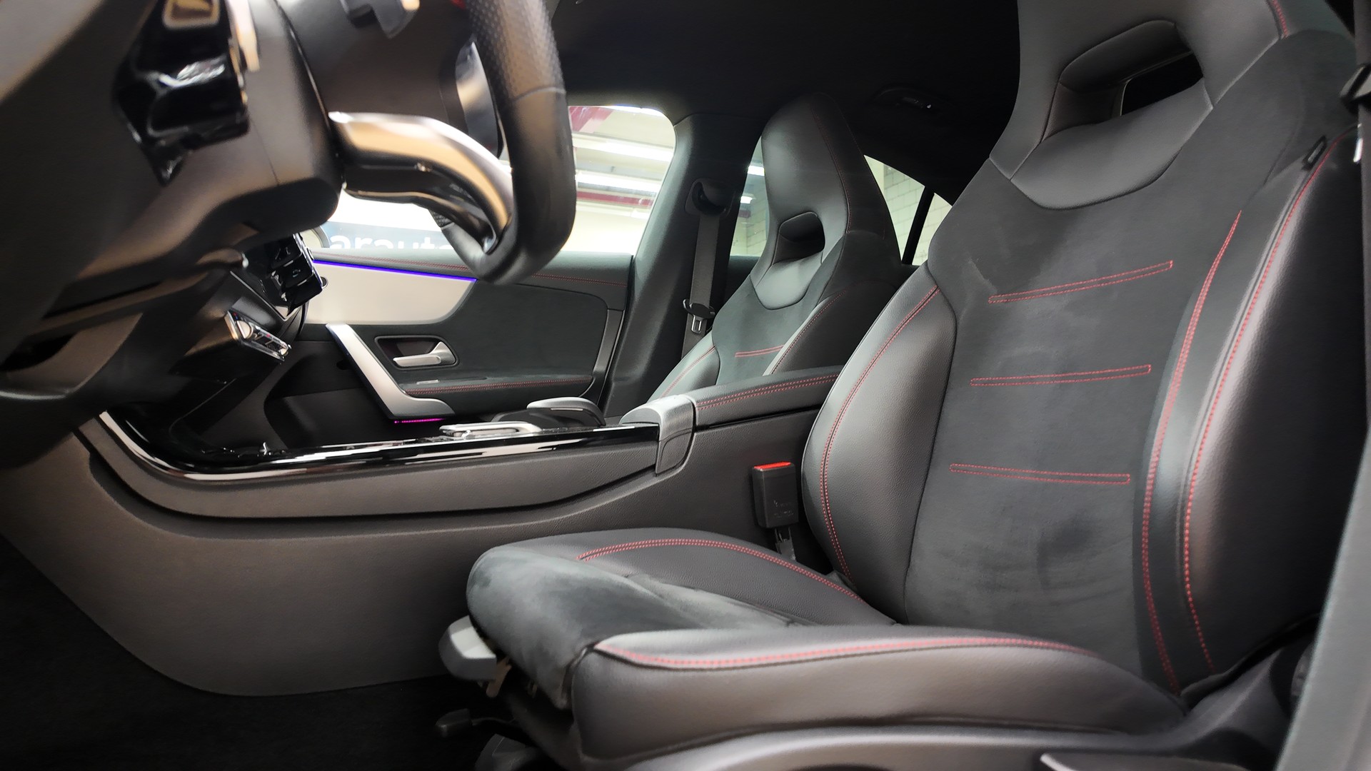MERCEDES-BENZ CLA 200 AMG Line 7G-DCT-image-12