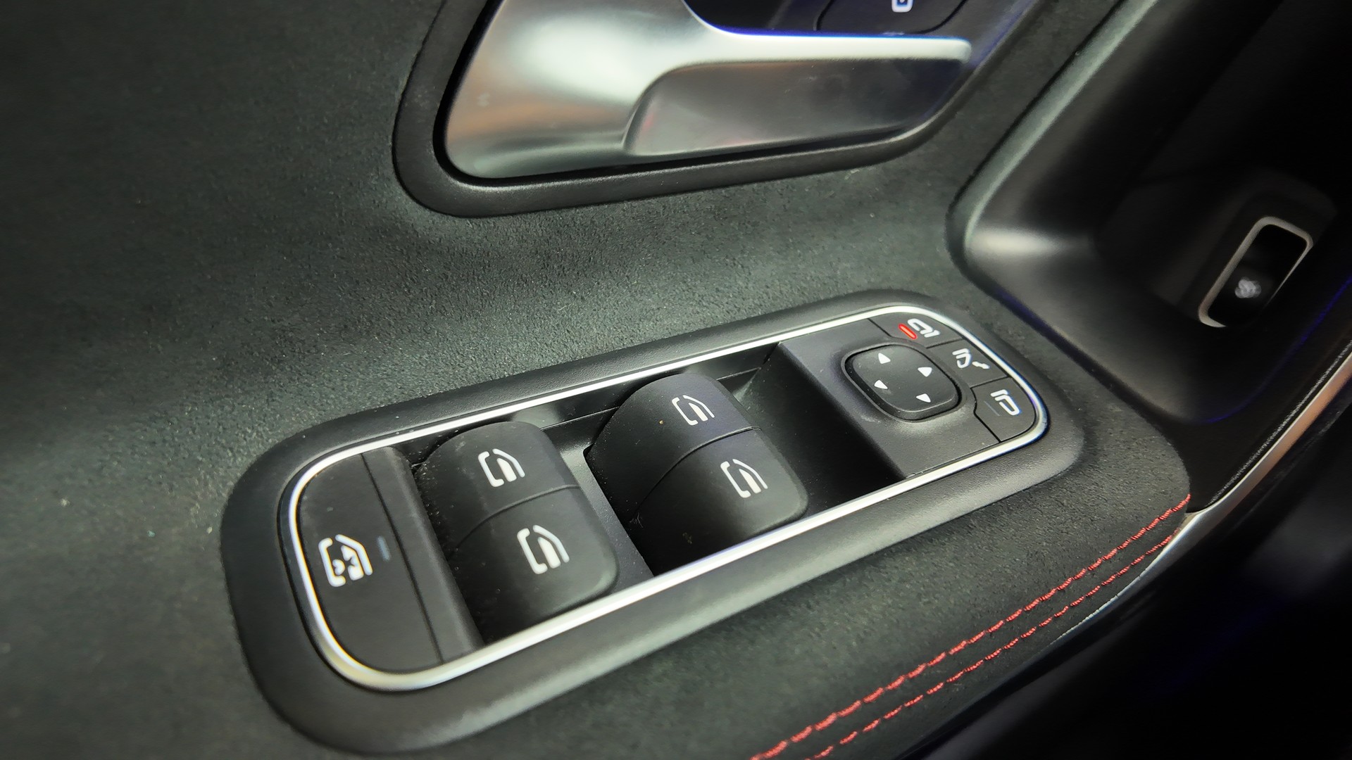 MERCEDES-BENZ CLA 200 AMG Line 7G-DCT-image-15